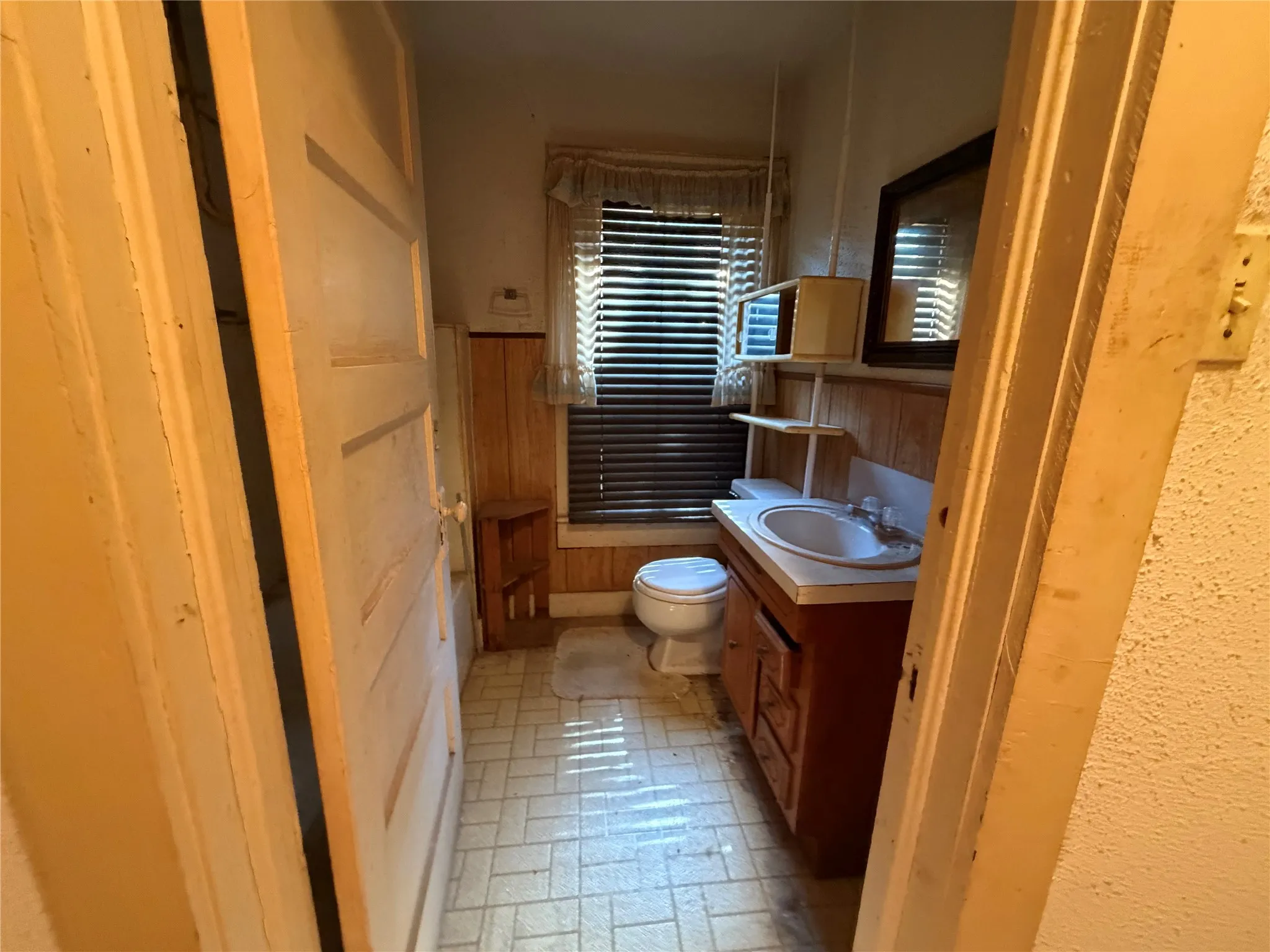Single Family Residence For Sale in Johnson County , 2512 Timber Road, Burleson, Texas 76028, 3 Bedroom, 2 Bathroom, 2 Garage spaces, 1,860 Sqft, built in 1970, mls#21358279, Real Estate Agent in Burleson, Homes For Sale in Johnson county, Homes For Sale in Burleson, Realtor in Burleson Texas, Real Estate Brokerage Independent Realty Texas, Luminita Cordes Realtor