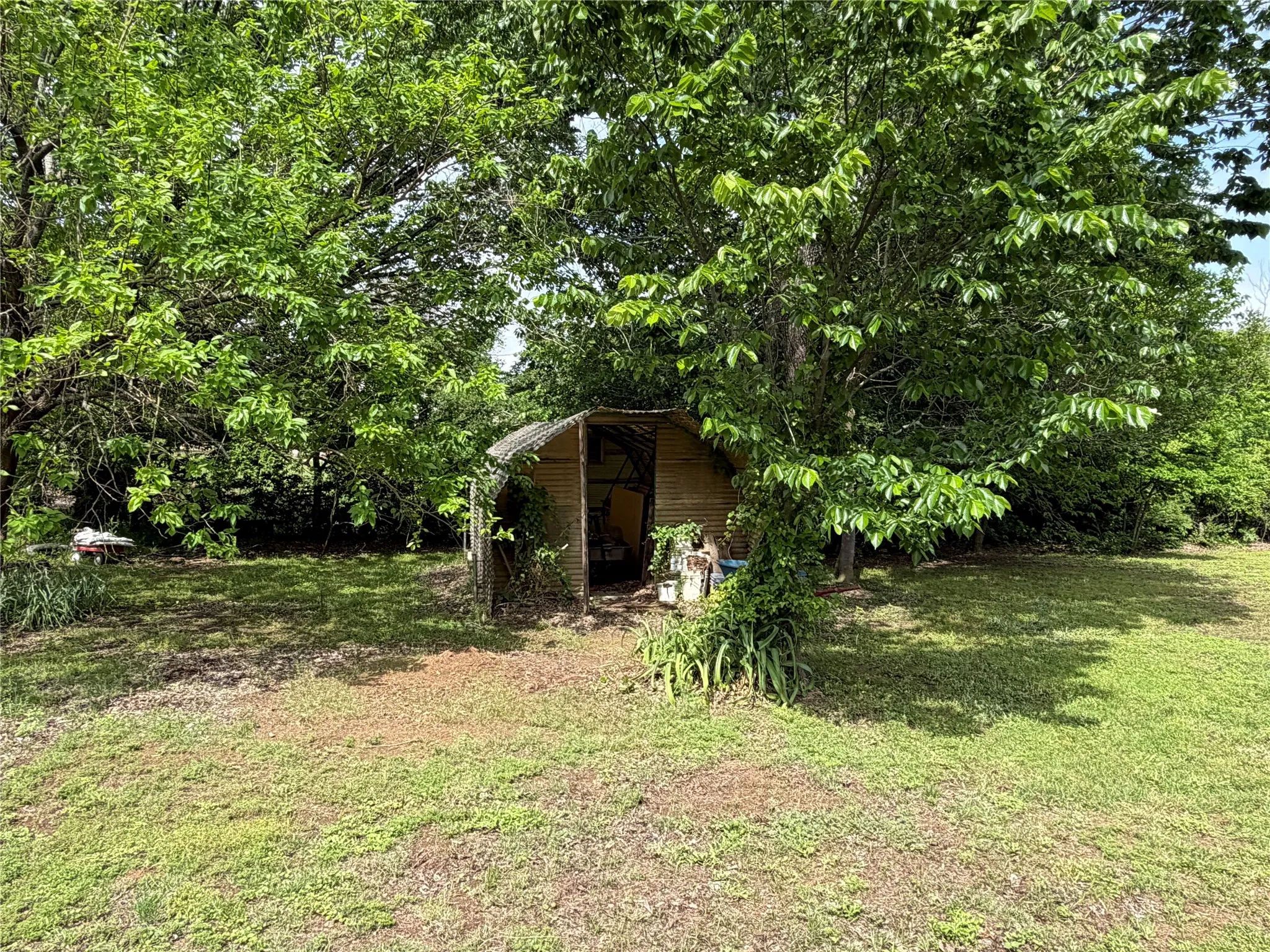 Single Family Residence For Sale in Johnson County , 2512 Timber Road, Burleson, Texas 76028, 3 Bedroom, 2 Bathroom, 2 Garage spaces, 1,860 Sqft, built in 1970, mls#21358279, Real Estate Agent in Burleson, Homes For Sale in Johnson county, Homes For Sale in Burleson, Realtor in Burleson Texas, Real Estate Brokerage Independent Realty Texas, Luminita Cordes Realtor