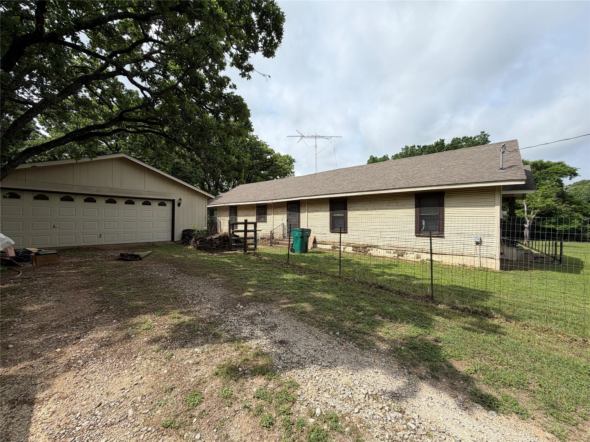 Single Family Residence For Sale in Johnson County , 2512 Timber Road, Burleson, Texas 76028, 3 Bedroom, 2 Bathroom, 2 Garage spaces, 1,860 Sqft, built in 1970, mls#21358279, Real Estate Agent in Burleson, Homes For Sale in Johnson county, Homes For Sale in Burleson, Realtor in Burleson Texas, Real Estate Brokerage Independent Realty Texas, Luminita Cordes Realtor