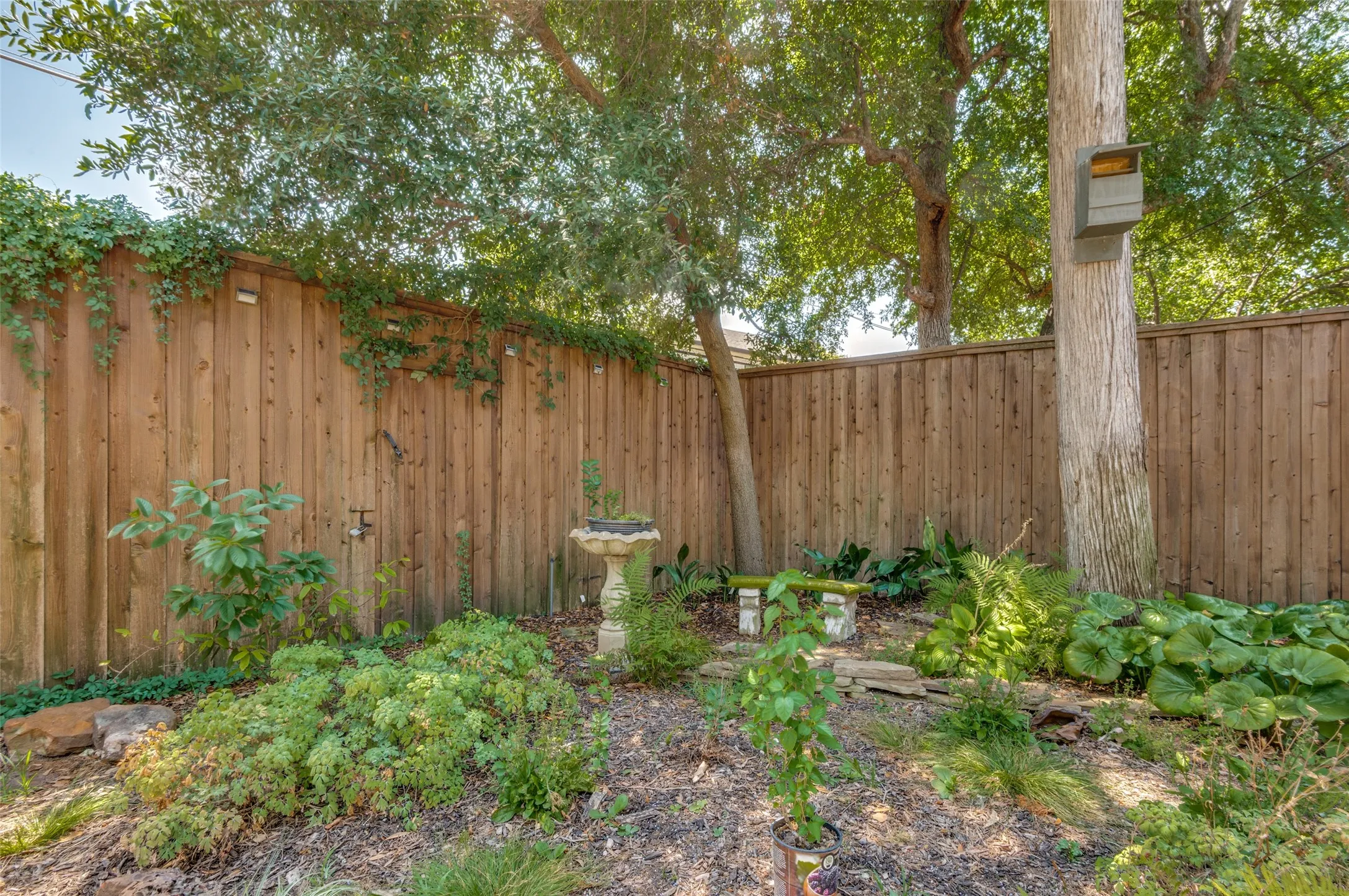 Single Family Residence For Sale in Dallas County , 1420 Junior Drive, Dallas, Texas 75208, 3 Bedroom, 2 Bathroom, 1 Garage spaces, 2,639 Sqft, built in 1938, mls#21358366, Real Estate Agent in Dallas, Homes For Sale in Dallas county, Homes For Sale in Dallas, Realtor in Dallas Texas, Real Estate Brokerage Independent Realty Texas, Luminita Cordes Realtor