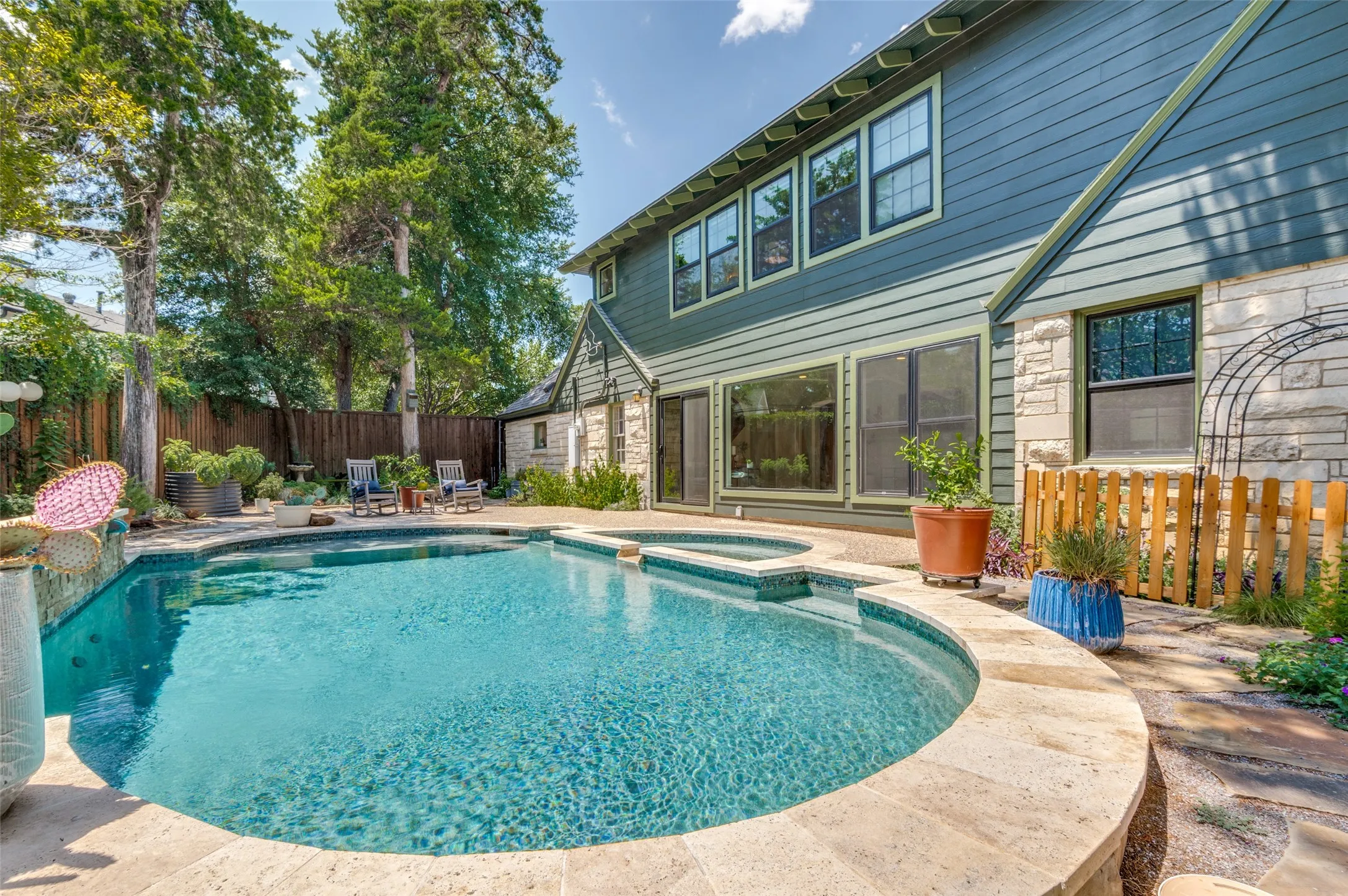 Single Family Residence For Sale in Dallas County , 1420 Junior Drive, Dallas, Texas 75208, 3 Bedroom, 2 Bathroom, 1 Garage spaces, 2,639 Sqft, built in 1938, mls#21358366, Real Estate Agent in Dallas, Homes For Sale in Dallas county, Homes For Sale in Dallas, Realtor in Dallas Texas, Real Estate Brokerage Independent Realty Texas, Luminita Cordes Realtor