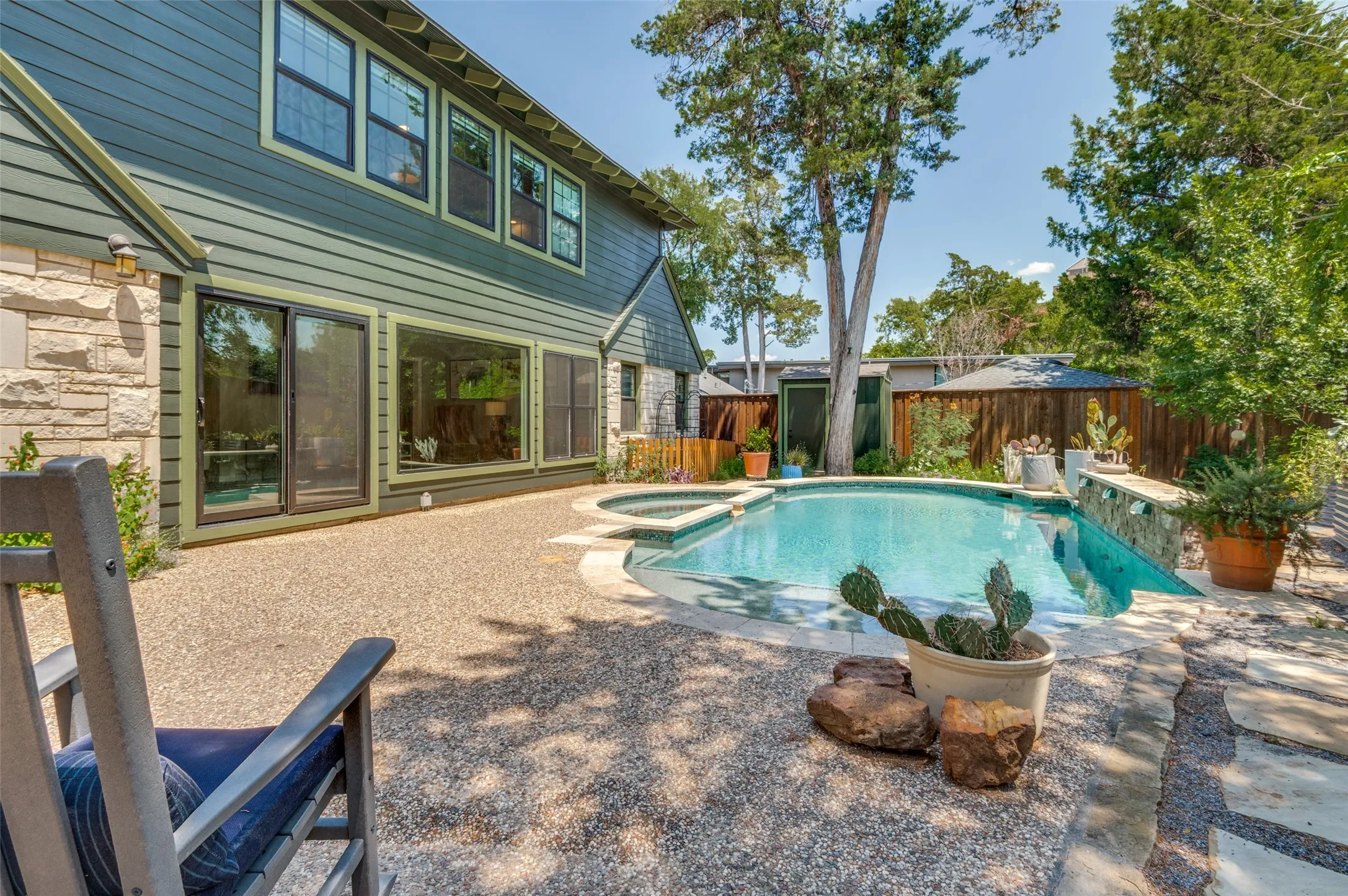 Single Family Residence For Sale in Dallas County , 1420 Junior Drive, Dallas, Texas 75208, 3 Bedroom, 2 Bathroom, 1 Garage spaces, 2,639 Sqft, built in 1938, mls#21358366, Real Estate Agent in Dallas, Homes For Sale in Dallas county, Homes For Sale in Dallas, Realtor in Dallas Texas, Real Estate Brokerage Independent Realty Texas, Luminita Cordes Realtor