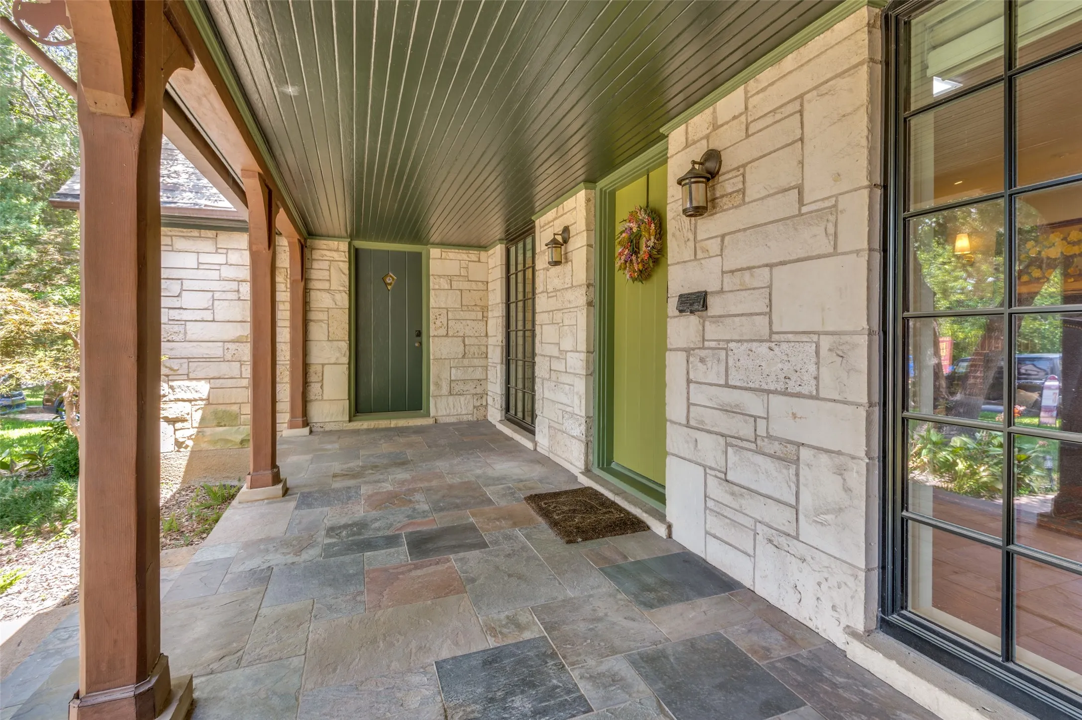 Single Family Residence For Sale in Dallas County , 1420 Junior Drive, Dallas, Texas 75208, 3 Bedroom, 2 Bathroom, 1 Garage spaces, 2,639 Sqft, built in 1938, mls#21358366, Real Estate Agent in Dallas, Homes For Sale in Dallas county, Homes For Sale in Dallas, Realtor in Dallas Texas, Real Estate Brokerage Independent Realty Texas, Luminita Cordes Realtor