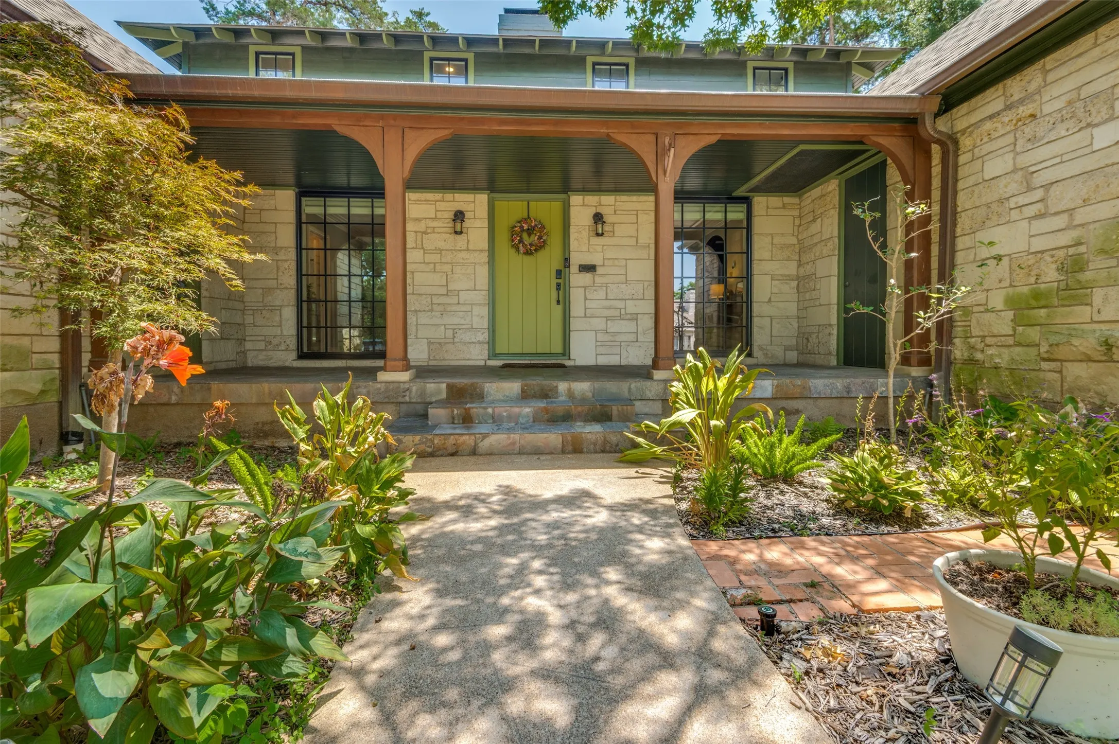 Single Family Residence For Sale in Dallas County , 1420 Junior Drive, Dallas, Texas 75208, 3 Bedroom, 2 Bathroom, 1 Garage spaces, 2,639 Sqft, built in 1938, mls#21358366, Real Estate Agent in Dallas, Homes For Sale in Dallas county, Homes For Sale in Dallas, Realtor in Dallas Texas, Real Estate Brokerage Independent Realty Texas, Luminita Cordes Realtor