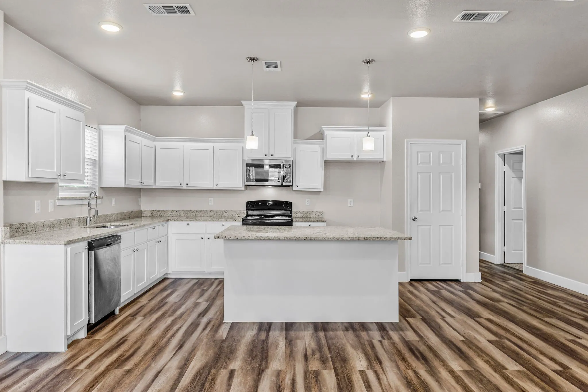 Single Family Residence For Rent in Hunt County , 4210 Park Street, Greenville, Texas 75401, 3 Bedroom, 2 Bathroom, 1 Garage spaces, 1,454 Sqft, built in 2021, mls#21358398, Real Estate Agent in Greenville, Homes For Rent in Hunt county, Homes For Rent in Greenville, Realtor in Greenville Texas, Real Estate Brokerage Independent Realty Texas, Luminita Cordes Realtor