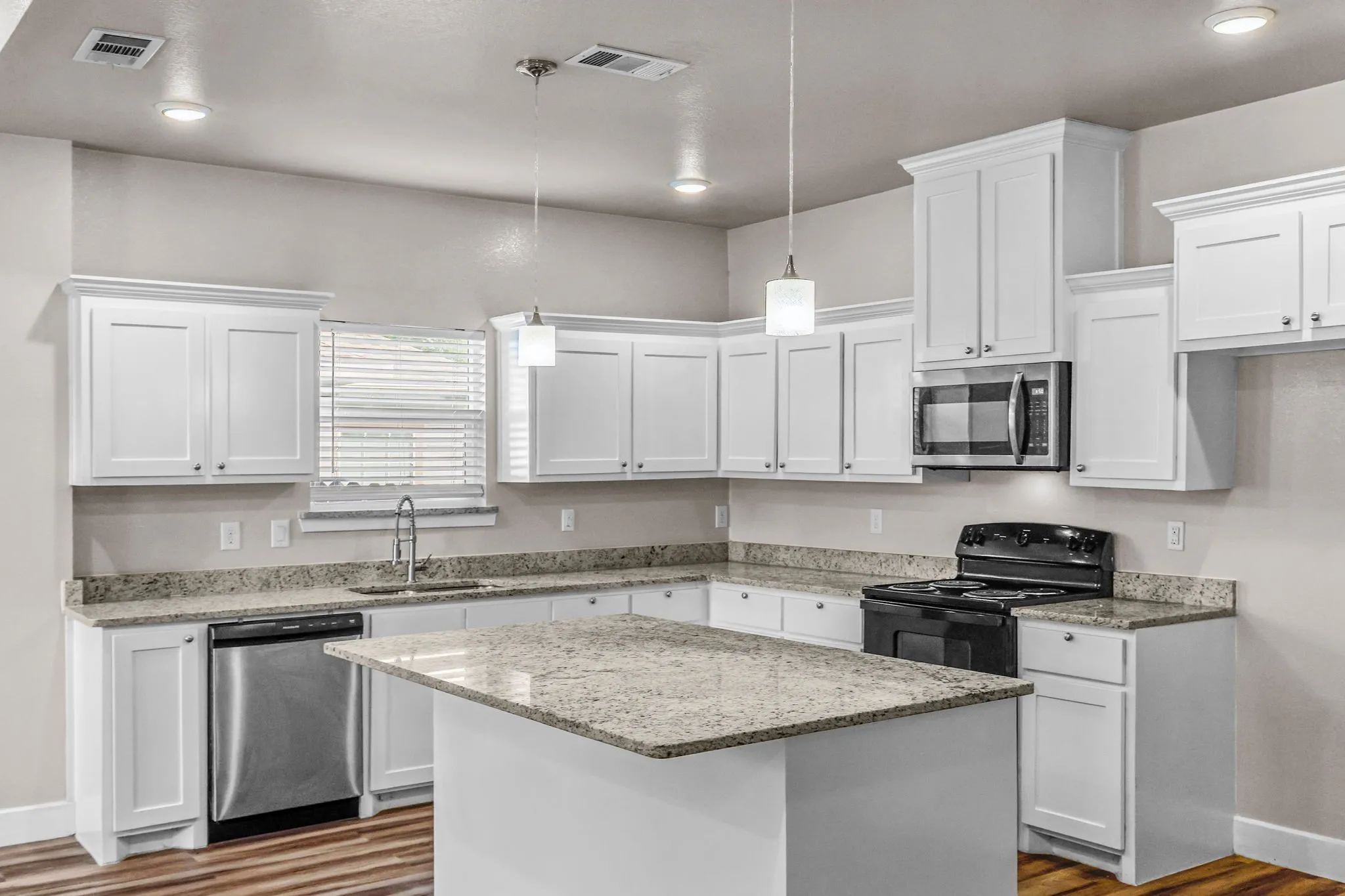 Single Family Residence For Rent in Hunt County , 4210 Park Street, Greenville, Texas 75401, 3 Bedroom, 2 Bathroom, 1 Garage spaces, 1,454 Sqft, built in 2021, mls#21358398, Real Estate Agent in Greenville, Homes For Rent in Hunt county, Homes For Rent in Greenville, Realtor in Greenville Texas, Real Estate Brokerage Independent Realty Texas, Luminita Cordes Realtor