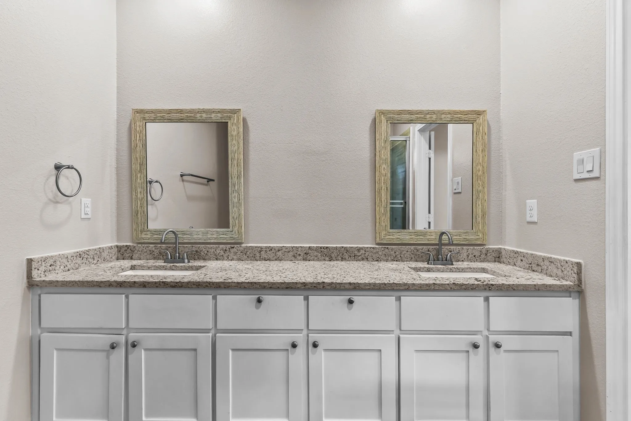 Single Family Residence For Rent in Hunt County , 4210 Park Street, Greenville, Texas 75401, 3 Bedroom, 2 Bathroom, 1 Garage spaces, 1,454 Sqft, built in 2021, mls#21358398, Real Estate Agent in Greenville, Homes For Rent in Hunt county, Homes For Rent in Greenville, Realtor in Greenville Texas, Real Estate Brokerage Independent Realty Texas, Luminita Cordes Realtor