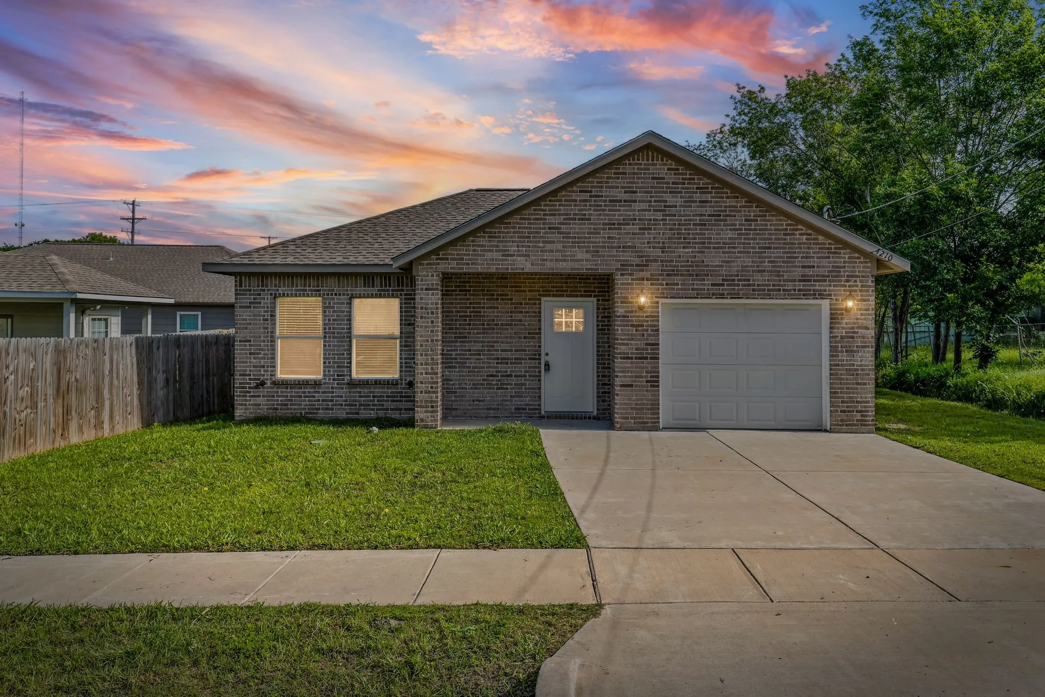 Single Family Residence For Rent in Hunt County , 4210 Park Street, Greenville, Texas 75401, 3 Bedroom, 2 Bathroom, 1 Garage spaces, 1,454 Sqft, built in 2021, mls#21358398, Real Estate Agent in Greenville, Homes For Rent in Hunt county, Homes For Rent in Greenville, Realtor in Greenville Texas, Real Estate Brokerage Independent Realty Texas, Luminita Cordes Realtor