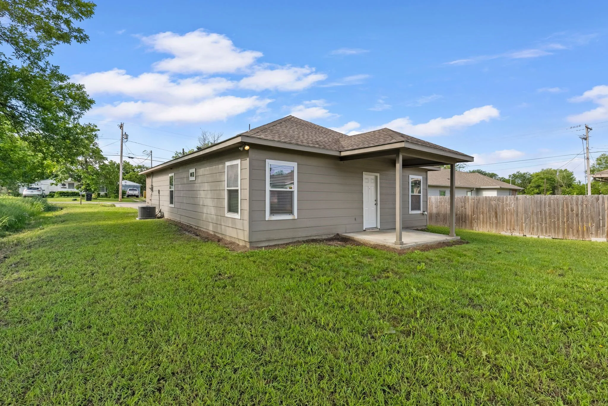 Single Family Residence For Rent in Hunt County , 4210 Park Street, Greenville, Texas 75401, 3 Bedroom, 2 Bathroom, 1 Garage spaces, 1,454 Sqft, built in 2021, mls#21358398, Real Estate Agent in Greenville, Homes For Rent in Hunt county, Homes For Rent in Greenville, Realtor in Greenville Texas, Real Estate Brokerage Independent Realty Texas, Luminita Cordes Realtor