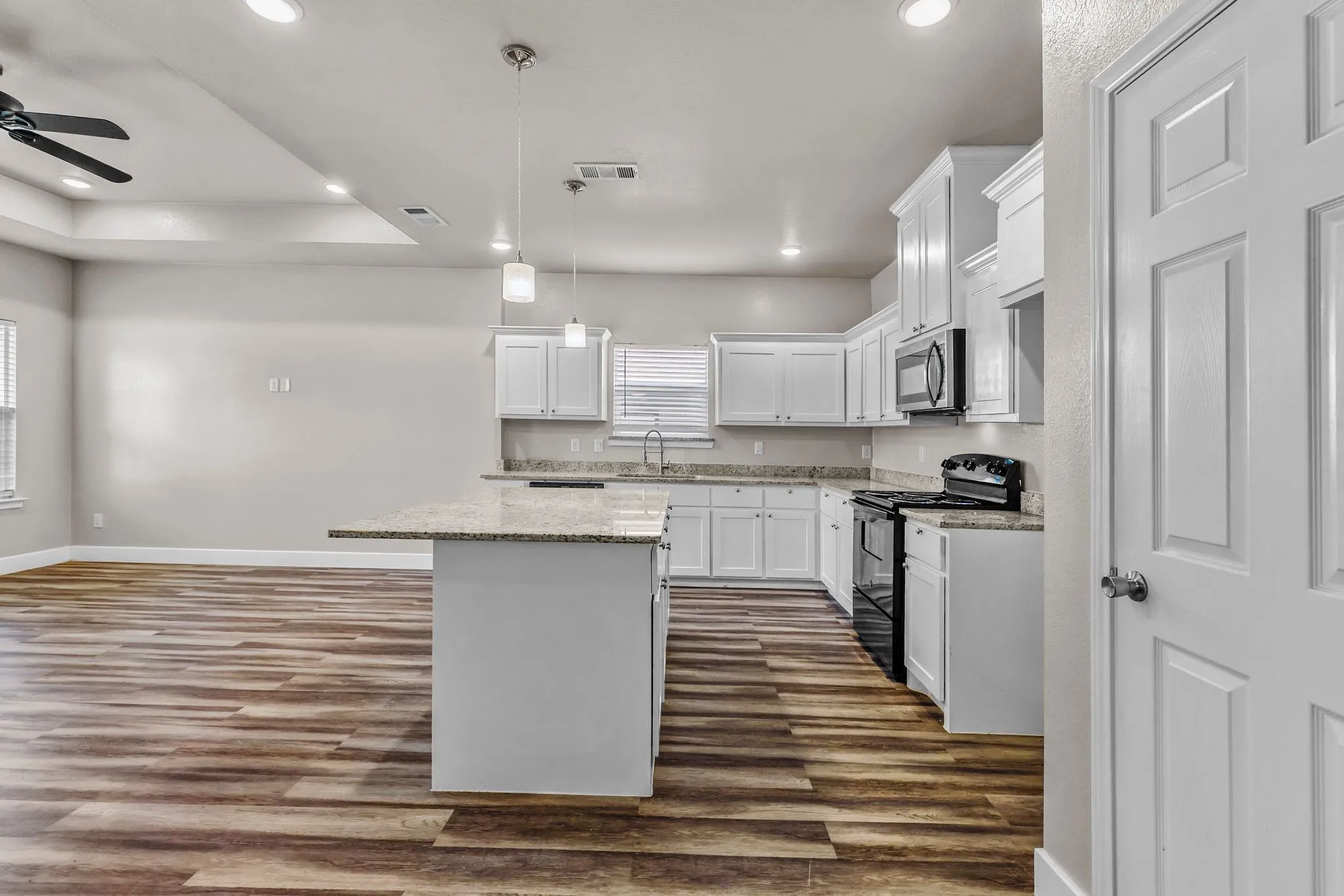 Single Family Residence For Rent in Hunt County , 4210 Park Street, Greenville, Texas 75401, 3 Bedroom, 2 Bathroom, 1 Garage spaces, 1,454 Sqft, built in 2021, mls#21358398, Real Estate Agent in Greenville, Homes For Rent in Hunt county, Homes For Rent in Greenville, Realtor in Greenville Texas, Real Estate Brokerage Independent Realty Texas, Luminita Cordes Realtor