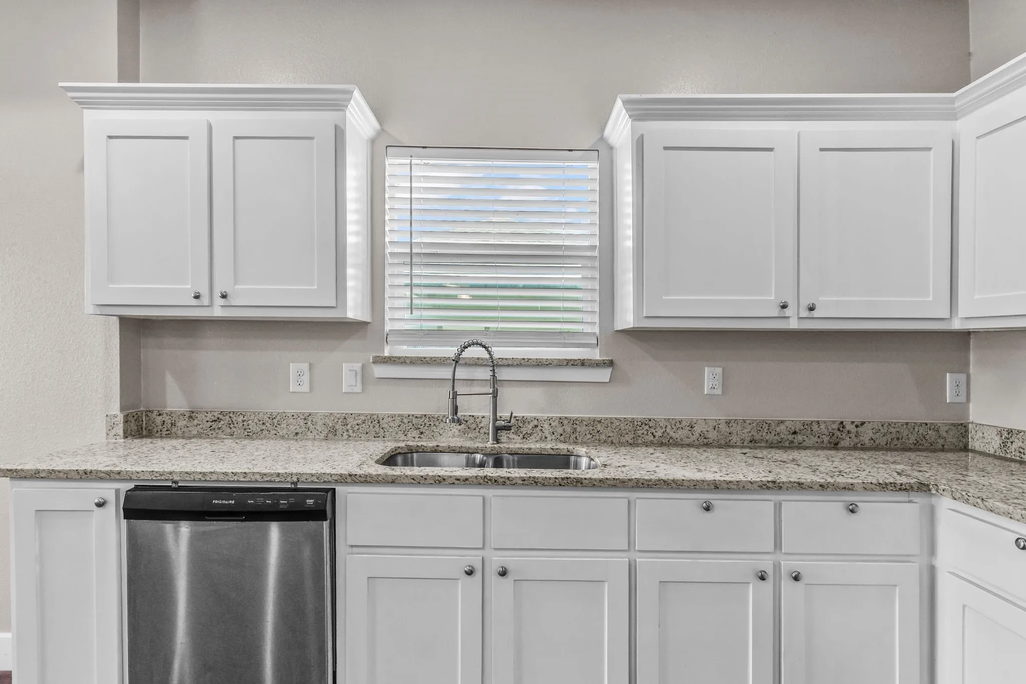 Single Family Residence For Rent in Hunt County , 4210 Park Street, Greenville, Texas 75401, 3 Bedroom, 2 Bathroom, 1 Garage spaces, 1,454 Sqft, built in 2021, mls#21358398, Real Estate Agent in Greenville, Homes For Rent in Hunt county, Homes For Rent in Greenville, Realtor in Greenville Texas, Real Estate Brokerage Independent Realty Texas, Luminita Cordes Realtor