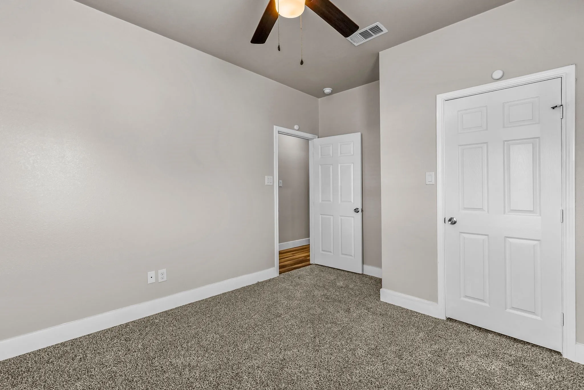 Single Family Residence For Rent in Hunt County , 4210 Park Street, Greenville, Texas 75401, 3 Bedroom, 2 Bathroom, 1 Garage spaces, 1,454 Sqft, built in 2021, mls#21358398, Real Estate Agent in Greenville, Homes For Rent in Hunt county, Homes For Rent in Greenville, Realtor in Greenville Texas, Real Estate Brokerage Independent Realty Texas, Luminita Cordes Realtor