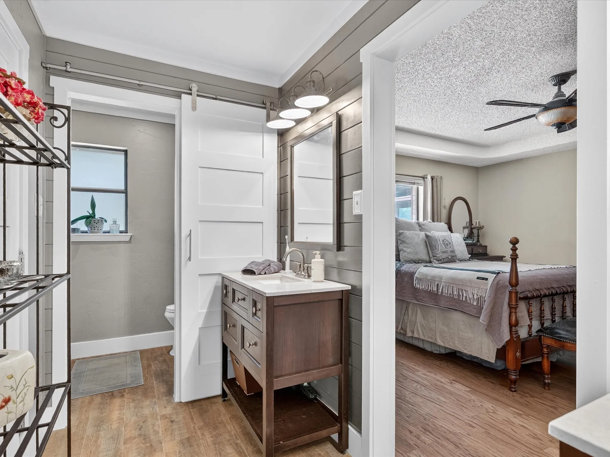 Single Family Residence For Sale in Tarrant County , 2501 New Haven Court, Bedford, Texas 76022, 3 Bedroom, 2 Bathroom, 2 Garage spaces, 1,812 Sqft, built in 1982, mls#21354643, Real Estate Agent in Bedford, Homes For Sale in Tarrant county, Homes For Sale in Bedford, Realtor in Bedford Texas, Real Estate Brokerage Independent Realty Texas, Luminita Cordes Realtor
