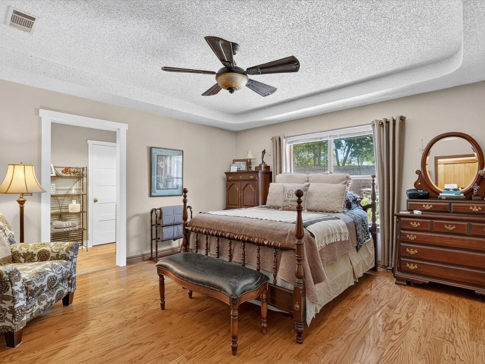 Single Family Residence For Sale in Tarrant County , 2501 New Haven Court, Bedford, Texas 76022, 3 Bedroom, 2 Bathroom, 2 Garage spaces, 1,812 Sqft, built in 1982, mls#21354643, Real Estate Agent in Bedford, Homes For Sale in Tarrant county, Homes For Sale in Bedford, Realtor in Bedford Texas, Real Estate Brokerage Independent Realty Texas, Luminita Cordes Realtor