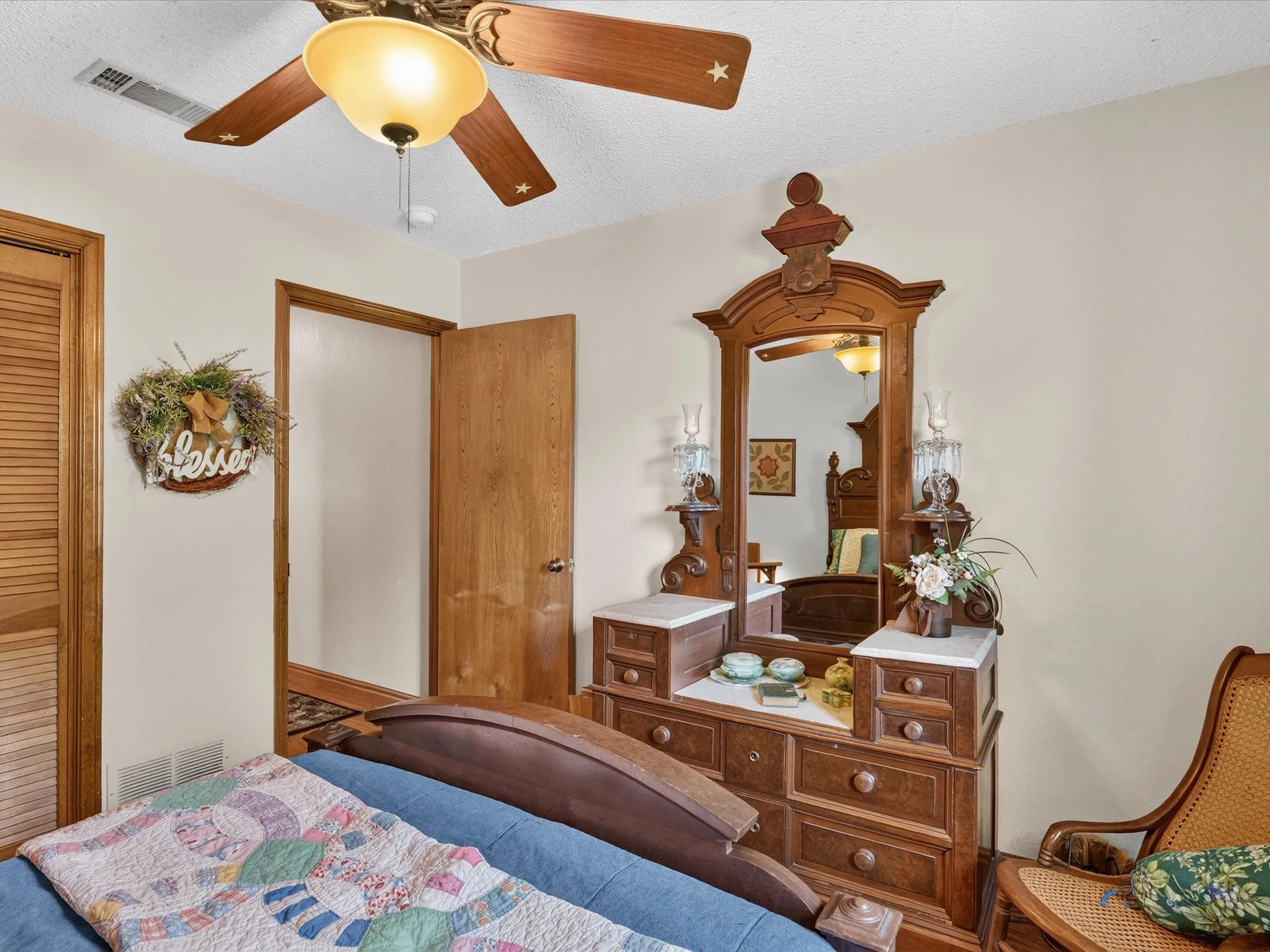 Single Family Residence For Sale in Tarrant County , 2501 New Haven Court, Bedford, Texas 76022, 3 Bedroom, 2 Bathroom, 2 Garage spaces, 1,812 Sqft, built in 1982, mls#21354643, Real Estate Agent in Bedford, Homes For Sale in Tarrant county, Homes For Sale in Bedford, Realtor in Bedford Texas, Real Estate Brokerage Independent Realty Texas, Luminita Cordes Realtor