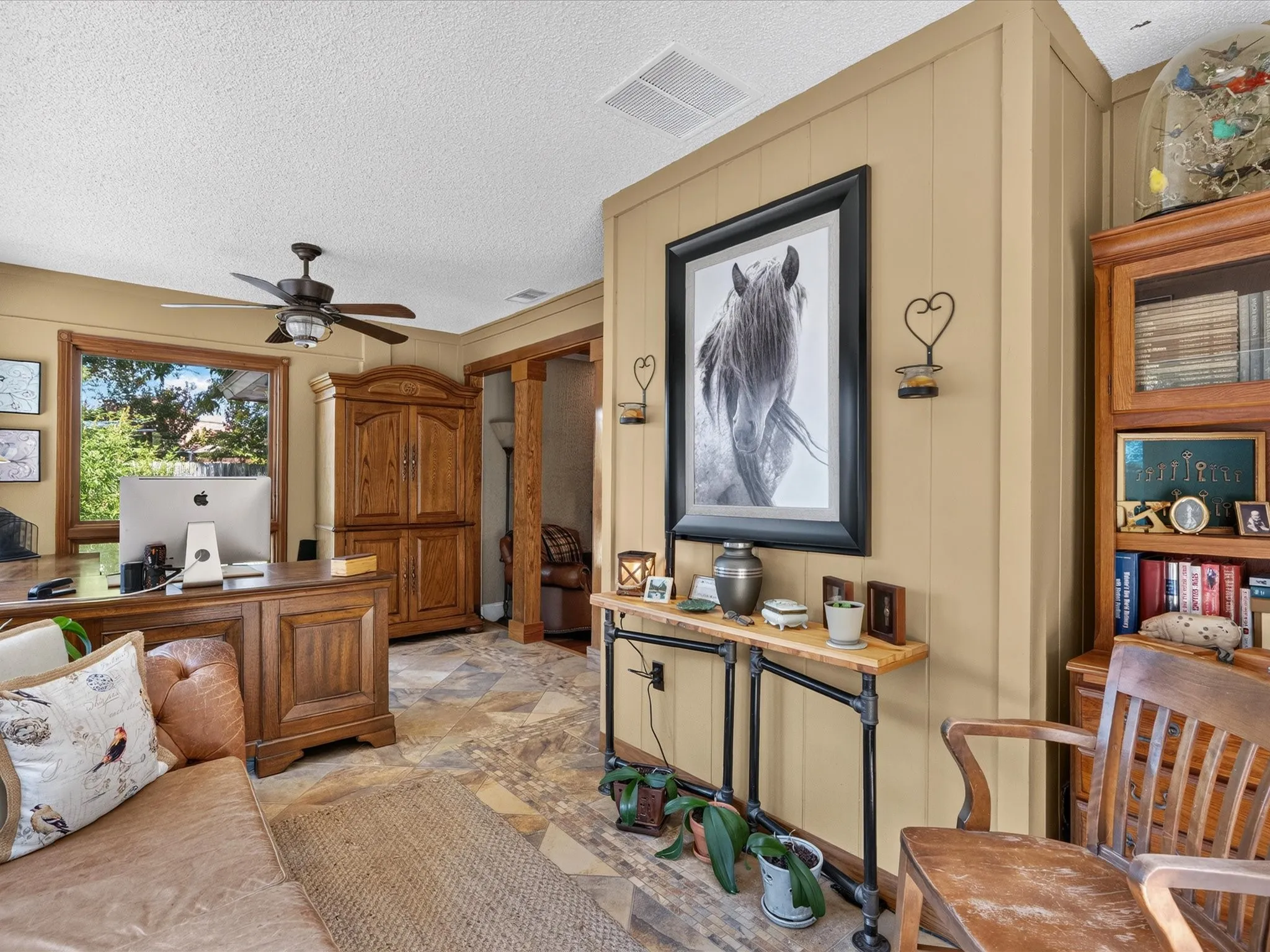 Single Family Residence For Sale in Tarrant County , 2501 New Haven Court, Bedford, Texas 76022, 3 Bedroom, 2 Bathroom, 2 Garage spaces, 1,812 Sqft, built in 1982, mls#21354643, Real Estate Agent in Bedford, Homes For Sale in Tarrant county, Homes For Sale in Bedford, Realtor in Bedford Texas, Real Estate Brokerage Independent Realty Texas, Luminita Cordes Realtor