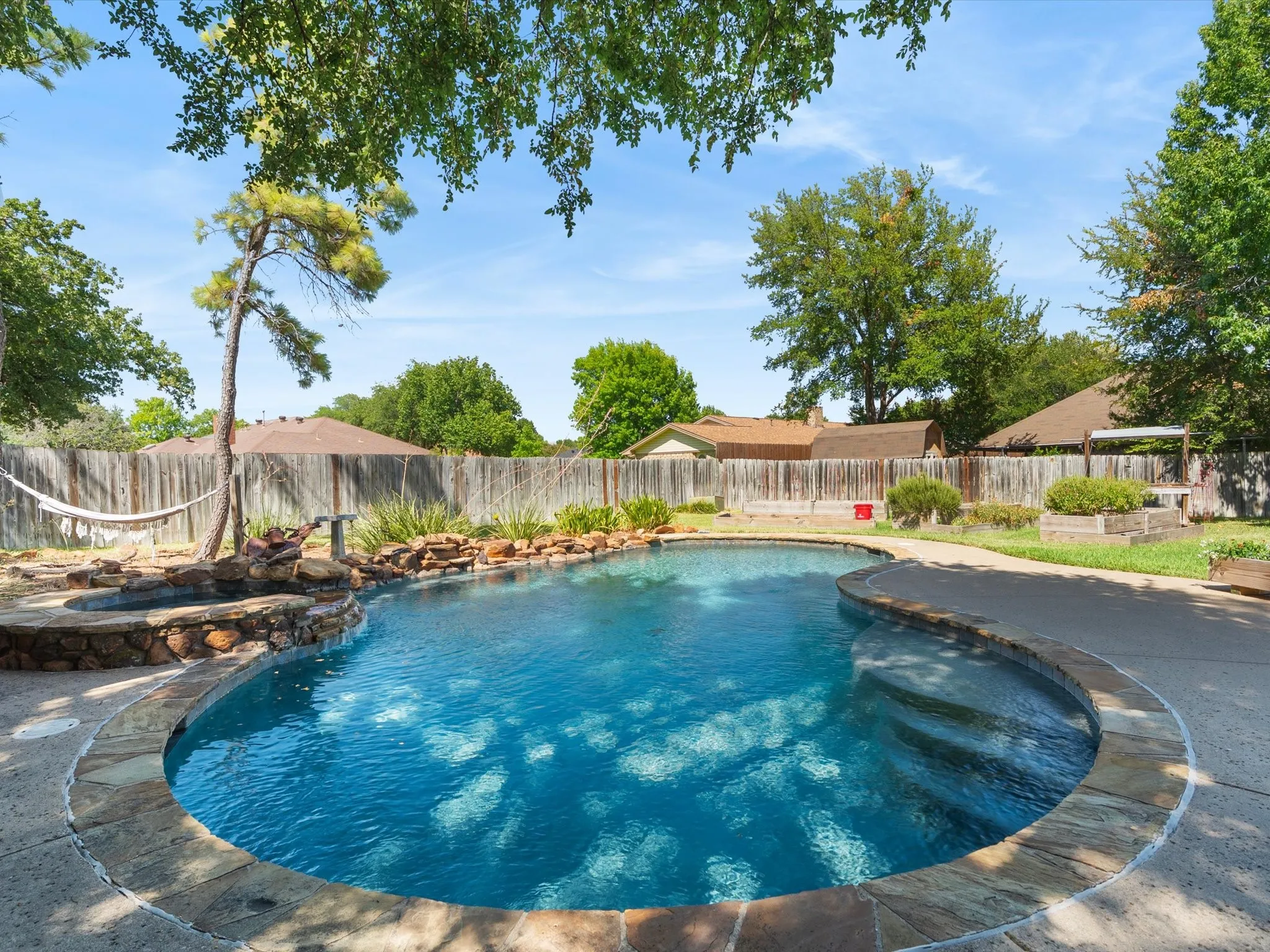 Single Family Residence For Sale in Tarrant County , 2501 New Haven Court, Bedford, Texas 76022, 3 Bedroom, 2 Bathroom, 2 Garage spaces, 1,812 Sqft, built in 1982, mls#21354643, Real Estate Agent in Bedford, Homes For Sale in Tarrant county, Homes For Sale in Bedford, Realtor in Bedford Texas, Real Estate Brokerage Independent Realty Texas, Luminita Cordes Realtor