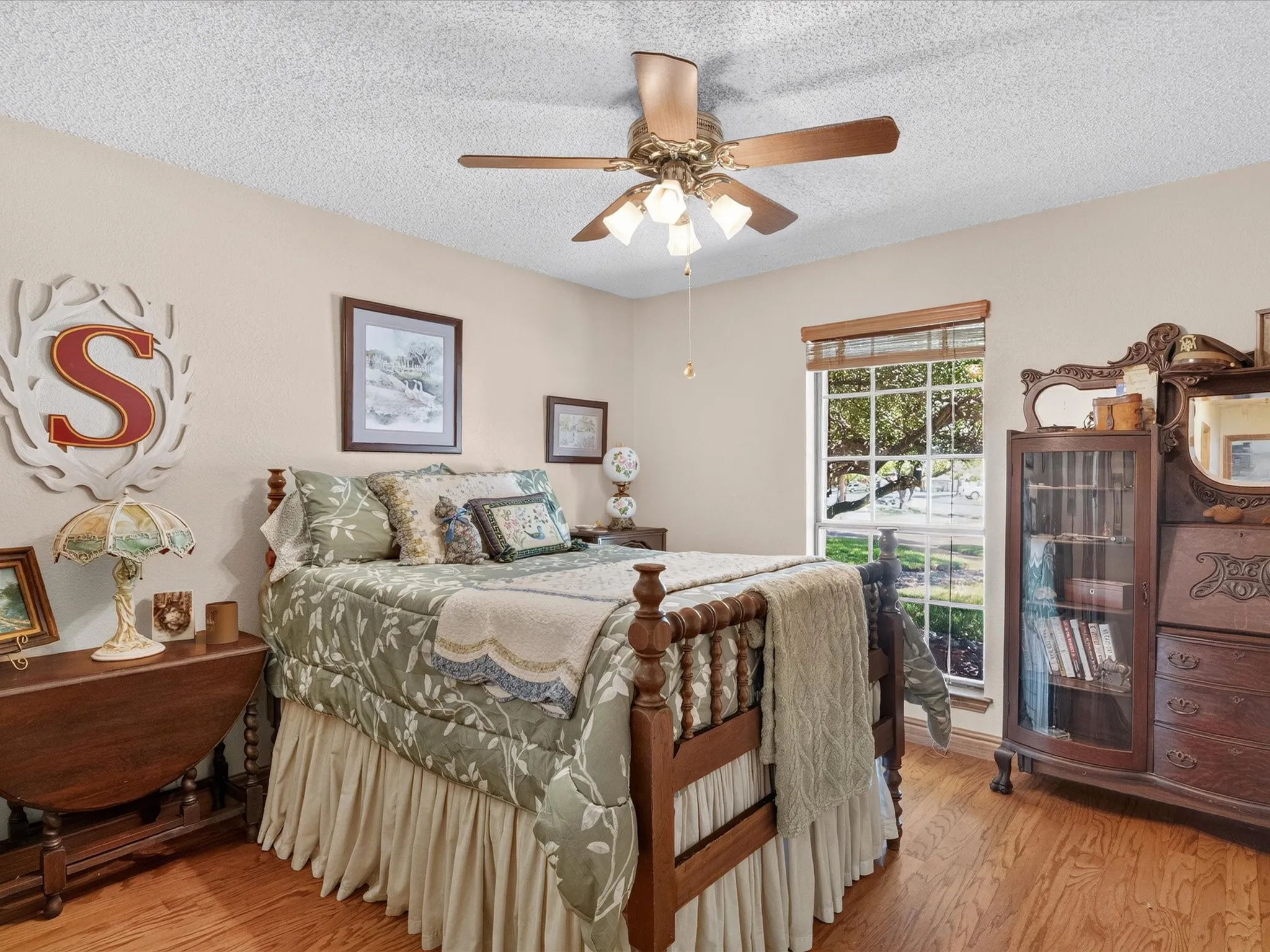 Single Family Residence For Sale in Tarrant County , 2501 New Haven Court, Bedford, Texas 76022, 3 Bedroom, 2 Bathroom, 2 Garage spaces, 1,812 Sqft, built in 1982, mls#21354643, Real Estate Agent in Bedford, Homes For Sale in Tarrant county, Homes For Sale in Bedford, Realtor in Bedford Texas, Real Estate Brokerage Independent Realty Texas, Luminita Cordes Realtor