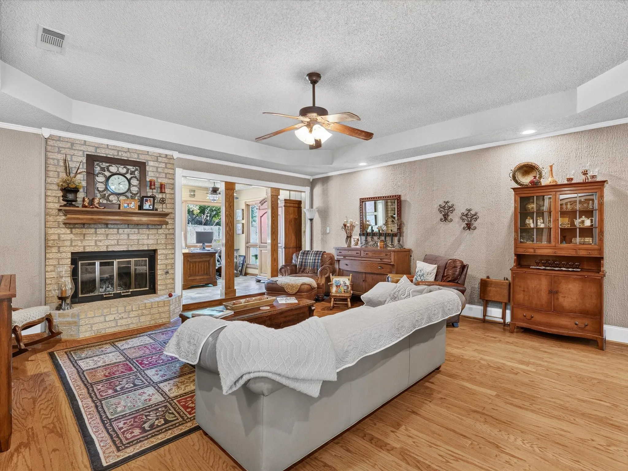 Single Family Residence For Sale in Tarrant County , 2501 New Haven Court, Bedford, Texas 76022, 3 Bedroom, 2 Bathroom, 2 Garage spaces, 1,812 Sqft, built in 1982, mls#21354643, Real Estate Agent in Bedford, Homes For Sale in Tarrant county, Homes For Sale in Bedford, Realtor in Bedford Texas, Real Estate Brokerage Independent Realty Texas, Luminita Cordes Realtor