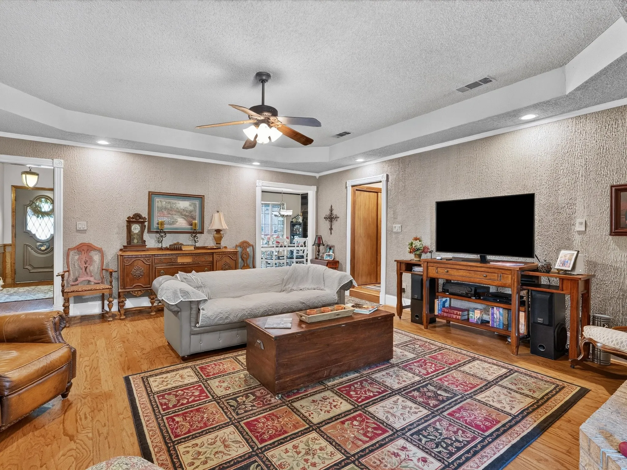 Single Family Residence For Sale in Tarrant County , 2501 New Haven Court, Bedford, Texas 76022, 3 Bedroom, 2 Bathroom, 2 Garage spaces, 1,812 Sqft, built in 1982, mls#21354643, Real Estate Agent in Bedford, Homes For Sale in Tarrant county, Homes For Sale in Bedford, Realtor in Bedford Texas, Real Estate Brokerage Independent Realty Texas, Luminita Cordes Realtor