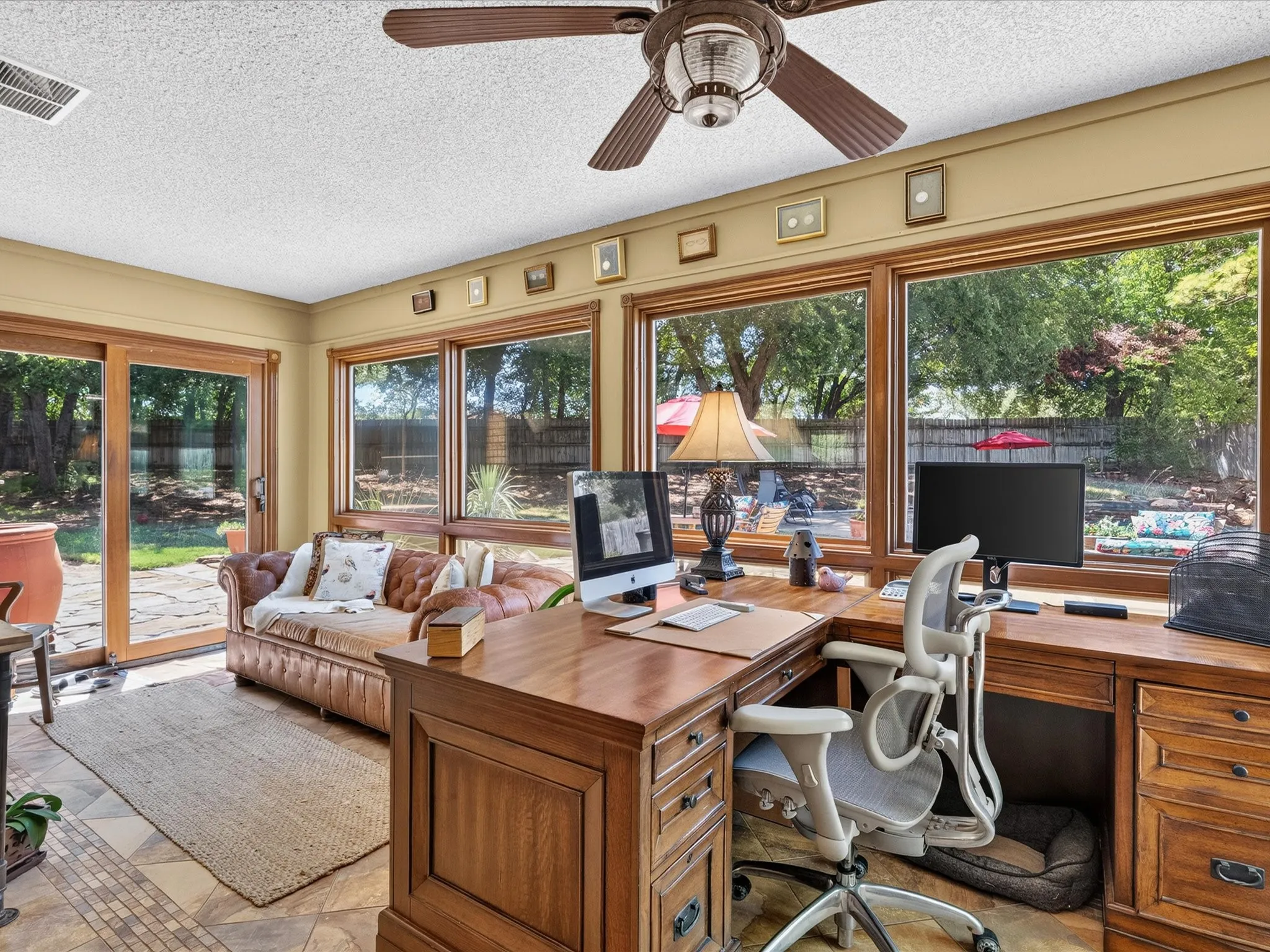 Single Family Residence For Sale in Tarrant County , 2501 New Haven Court, Bedford, Texas 76022, 3 Bedroom, 2 Bathroom, 2 Garage spaces, 1,812 Sqft, built in 1982, mls#21354643, Real Estate Agent in Bedford, Homes For Sale in Tarrant county, Homes For Sale in Bedford, Realtor in Bedford Texas, Real Estate Brokerage Independent Realty Texas, Luminita Cordes Realtor