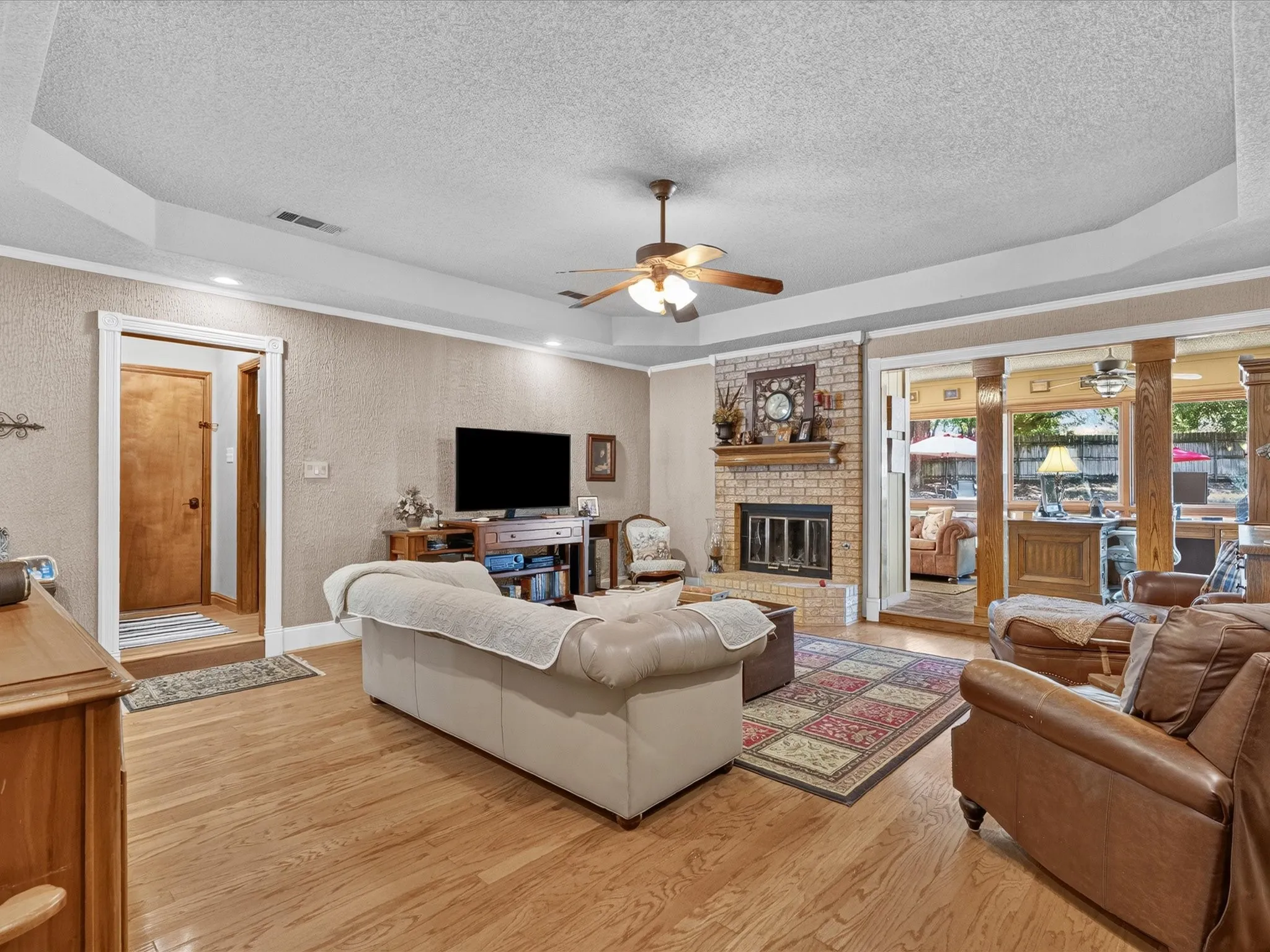 Single Family Residence For Sale in Tarrant County , 2501 New Haven Court, Bedford, Texas 76022, 3 Bedroom, 2 Bathroom, 2 Garage spaces, 1,812 Sqft, built in 1982, mls#21354643, Real Estate Agent in Bedford, Homes For Sale in Tarrant county, Homes For Sale in Bedford, Realtor in Bedford Texas, Real Estate Brokerage Independent Realty Texas, Luminita Cordes Realtor