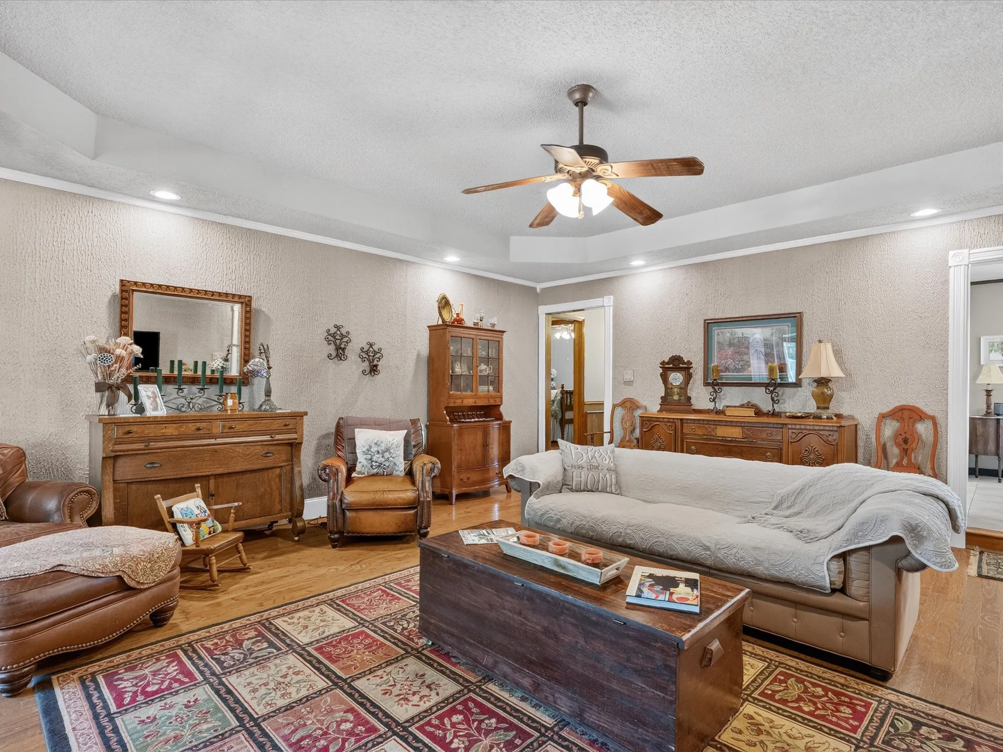 Single Family Residence For Sale in Tarrant County , 2501 New Haven Court, Bedford, Texas 76022, 3 Bedroom, 2 Bathroom, 2 Garage spaces, 1,812 Sqft, built in 1982, mls#21354643, Real Estate Agent in Bedford, Homes For Sale in Tarrant county, Homes For Sale in Bedford, Realtor in Bedford Texas, Real Estate Brokerage Independent Realty Texas, Luminita Cordes Realtor
