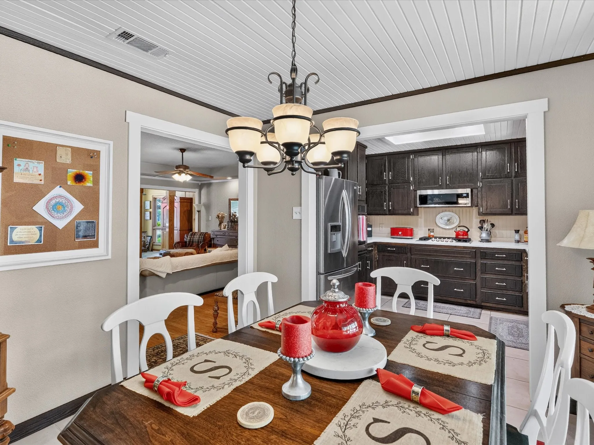 Single Family Residence For Sale in Tarrant County , 2501 New Haven Court, Bedford, Texas 76022, 3 Bedroom, 2 Bathroom, 2 Garage spaces, 1,812 Sqft, built in 1982, mls#21354643, Real Estate Agent in Bedford, Homes For Sale in Tarrant county, Homes For Sale in Bedford, Realtor in Bedford Texas, Real Estate Brokerage Independent Realty Texas, Luminita Cordes Realtor