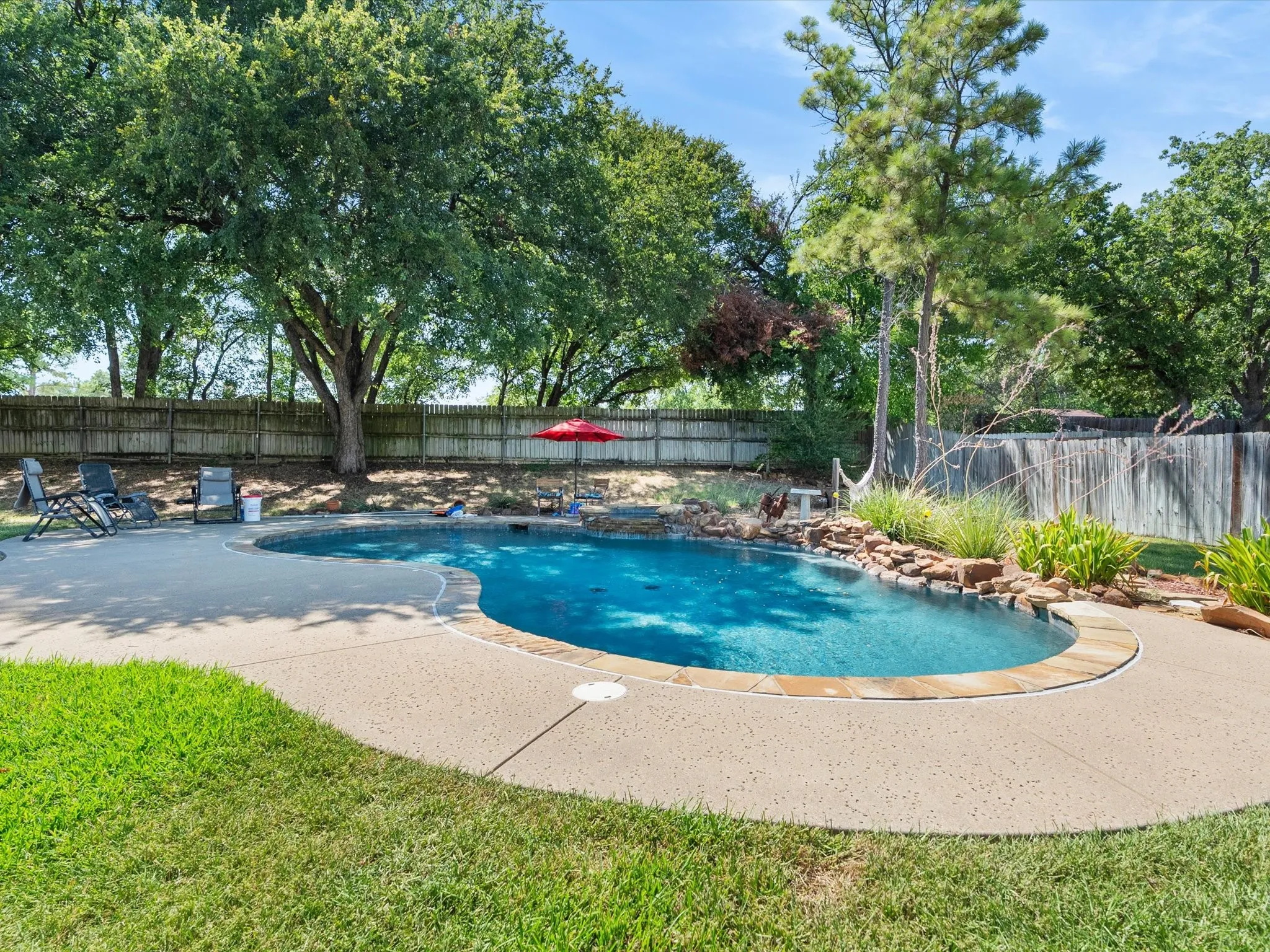 Single Family Residence For Sale in Tarrant County , 2501 New Haven Court, Bedford, Texas 76022, 3 Bedroom, 2 Bathroom, 2 Garage spaces, 1,812 Sqft, built in 1982, mls#21354643, Real Estate Agent in Bedford, Homes For Sale in Tarrant county, Homes For Sale in Bedford, Realtor in Bedford Texas, Real Estate Brokerage Independent Realty Texas, Luminita Cordes Realtor