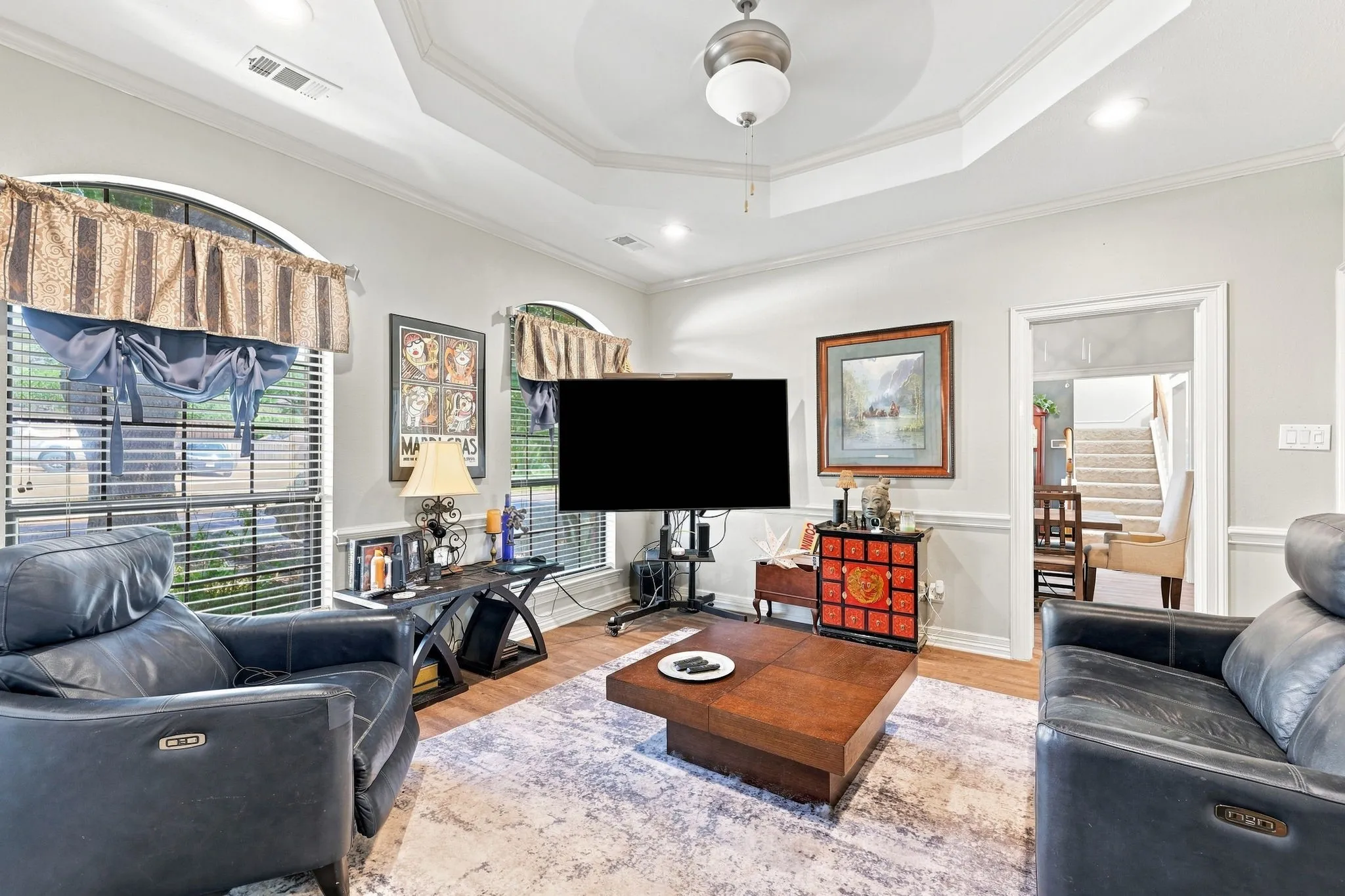 Tray ceiling with a ceiling fan
