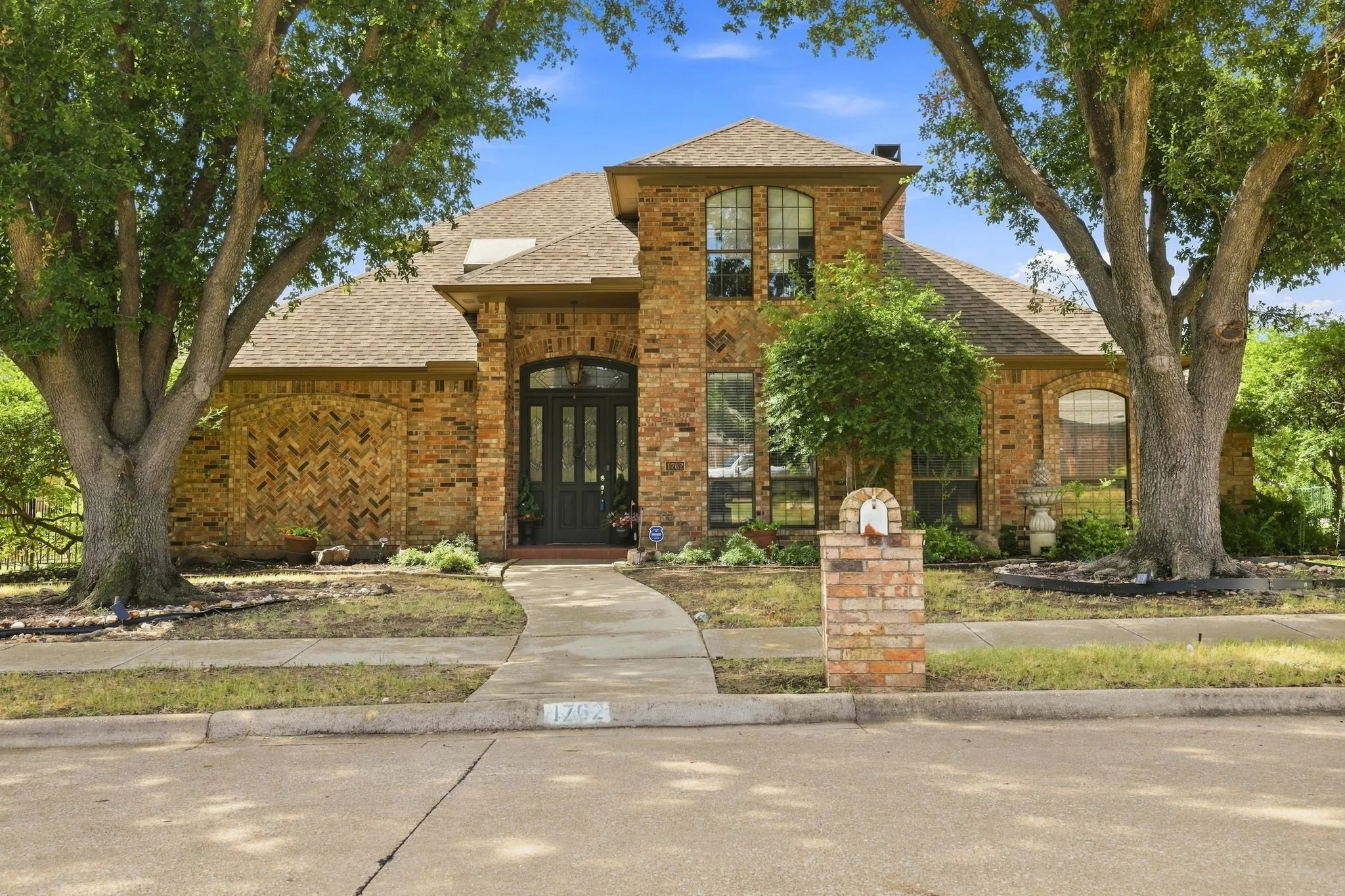 Single Family Residence For Sale in Denton County , 1762 Timber Ridge Circle, Corinth, Texas 76210, 4 Bedroom, 3 Bathroom, 2 Garage spaces, 2,569 Sqft, built in 1986, mls#21357352, Real Estate Agent in Corinth, Homes For Sale in Denton county, Homes For Sale in Corinth, Realtor in Corinth Texas, Real Estate Brokerage Independent Realty Texas, Luminita Cordes Realtor