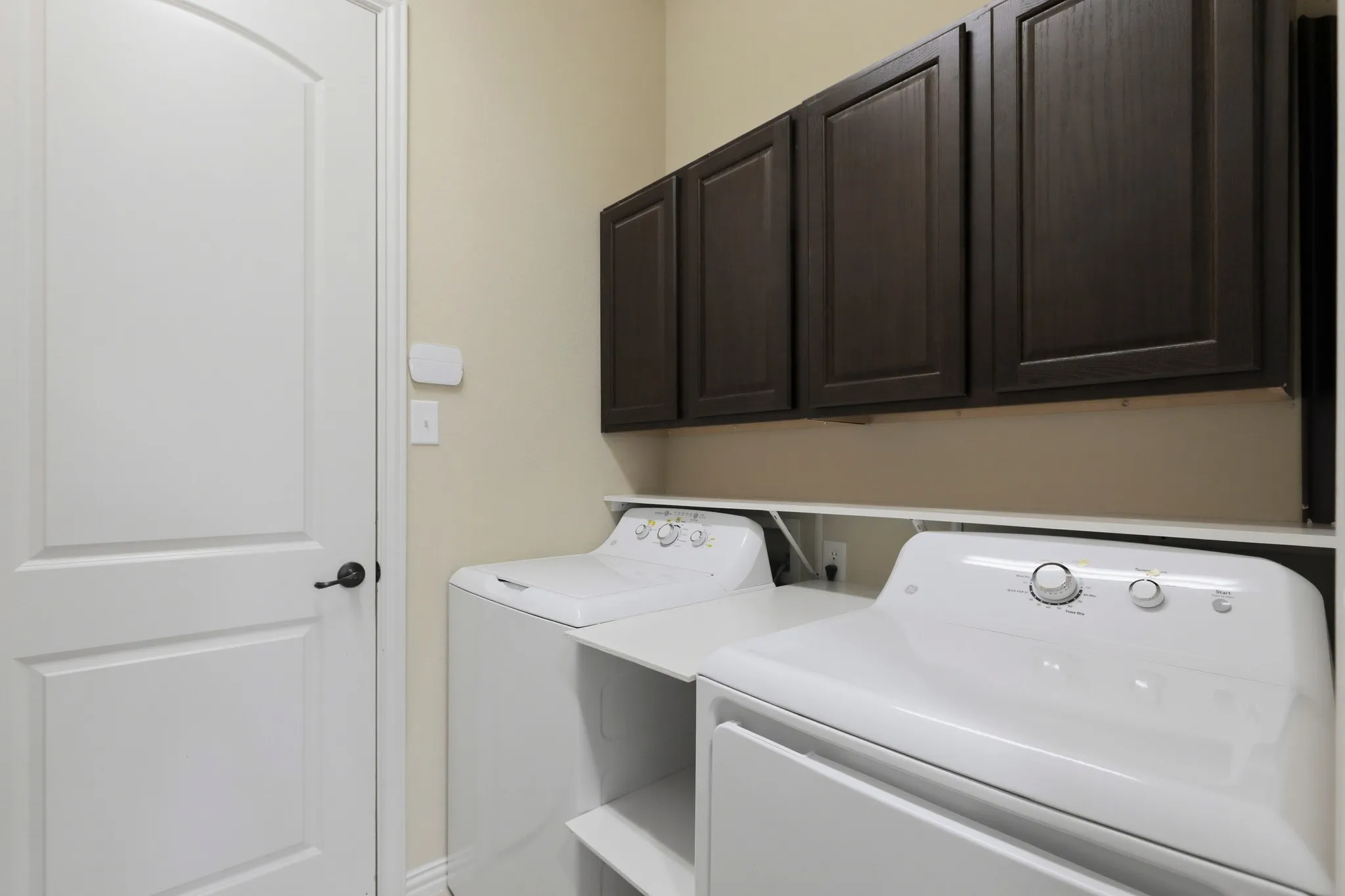 Single Family Residence For Sale in Rockwall County , 5213 Falcon Ridge Court, Rowlett, Texas 75088, 5 Bedroom, 3 Bathroom, 2 Garage spaces, 3,263 Sqft, built in 2012, mls#21355931, Real Estate Agent in Rowlett, Homes For Sale in Rockwall county, Homes For Sale in Rowlett, Realtor in Rowlett Texas, Real Estate Brokerage Independent Realty Texas, Luminita Cordes Realtor