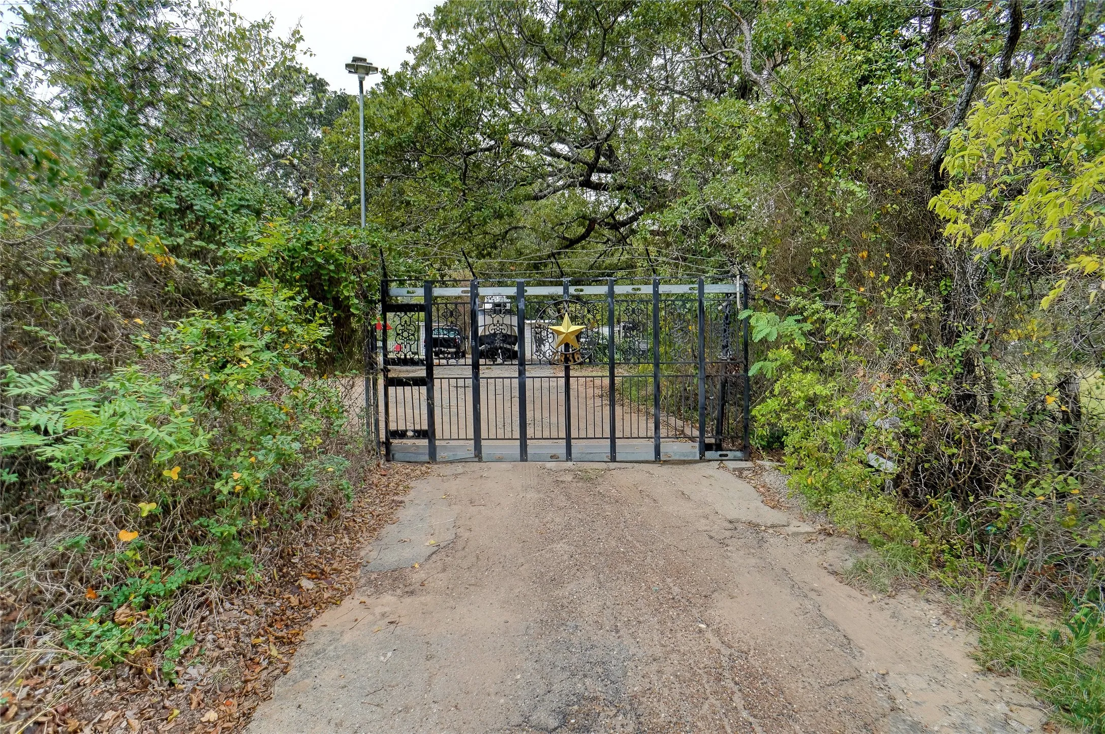 Apartment For Sale in Tarrant County , 1000 Southeast Parkway, Azle, Texas 76020, 2 Bedroom, 2 Bathroom, 2 Garage spaces, 1,716 Sqft, built in 1960, Price $315,000, mls#21358339, Real Estate Agent in Azle, Homes For Sale in Tarrant county, Homes For Sale in Azle, Realtor in Azle Texas, Real Estate Brokerage Independent Realty Texas, Luminita Cordes Realtor