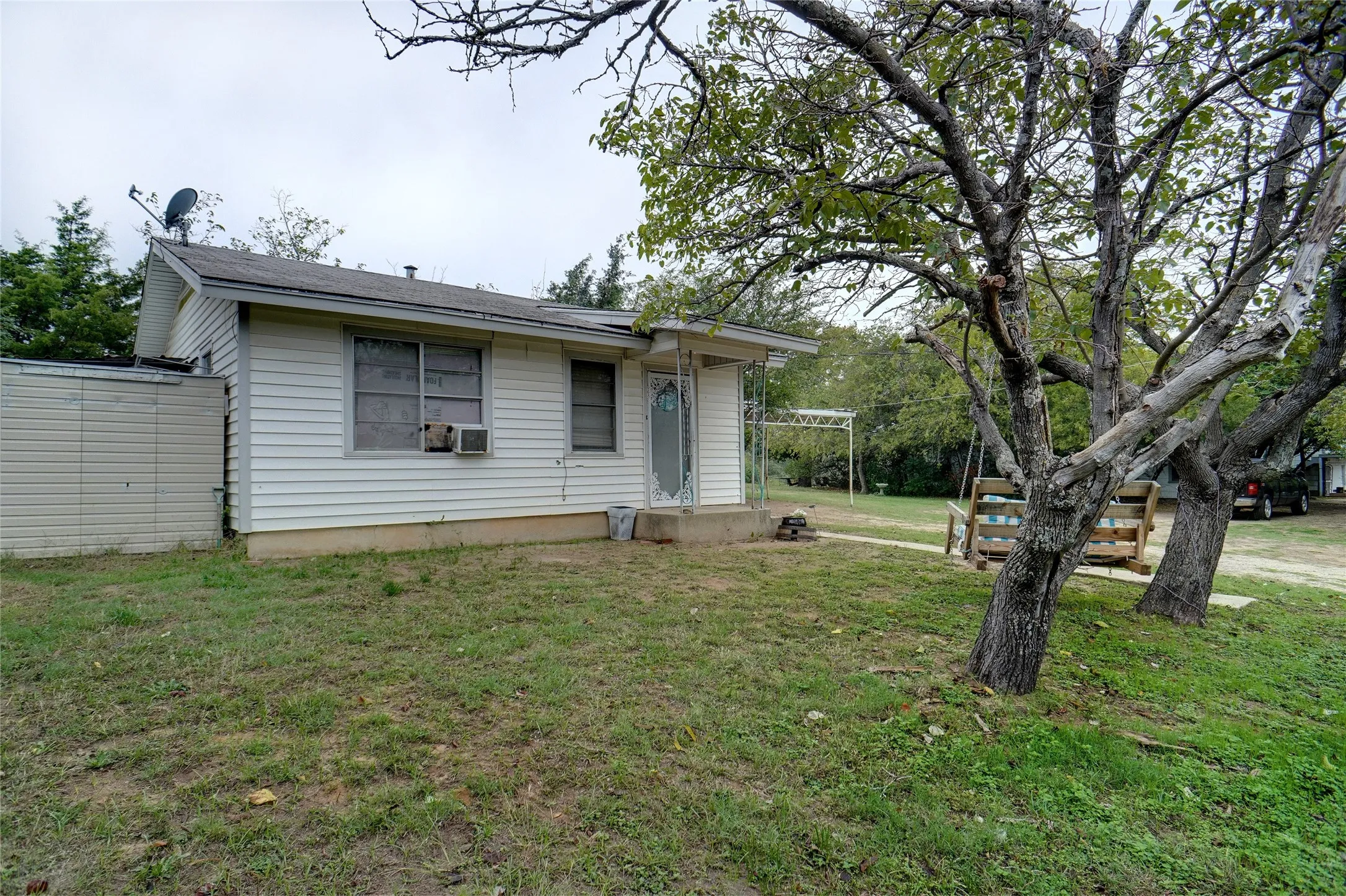 Apartment For Sale in Tarrant County , 1000 Southeast Parkway, Azle, Texas 76020, 2 Bedroom, 2 Bathroom, 2 Garage spaces, 1,716 Sqft, built in 1960, Price $315,000, mls#21358339, Real Estate Agent in Azle, Homes For Sale in Tarrant county, Homes For Sale in Azle, Realtor in Azle Texas, Real Estate Brokerage Independent Realty Texas, Luminita Cordes Realtor
