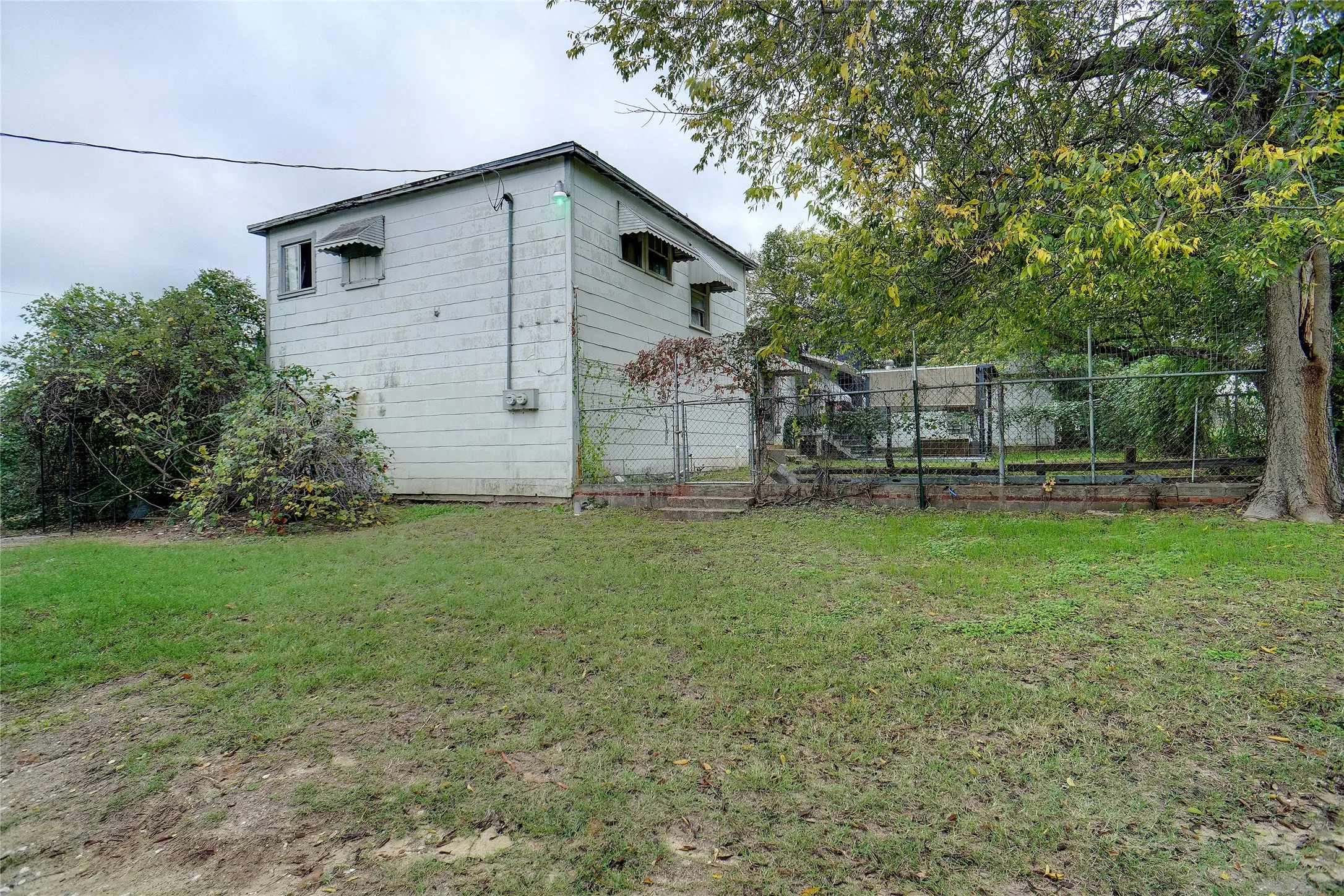 Apartment For Sale in Tarrant County , 1000 Southeast Parkway, Azle, Texas 76020, 2 Bedroom, 2 Bathroom, 2 Garage spaces, 1,716 Sqft, built in 1960, Price $315,000, mls#21358339, Real Estate Agent in Azle, Homes For Sale in Tarrant county, Homes For Sale in Azle, Realtor in Azle Texas, Real Estate Brokerage Independent Realty Texas, Luminita Cordes Realtor