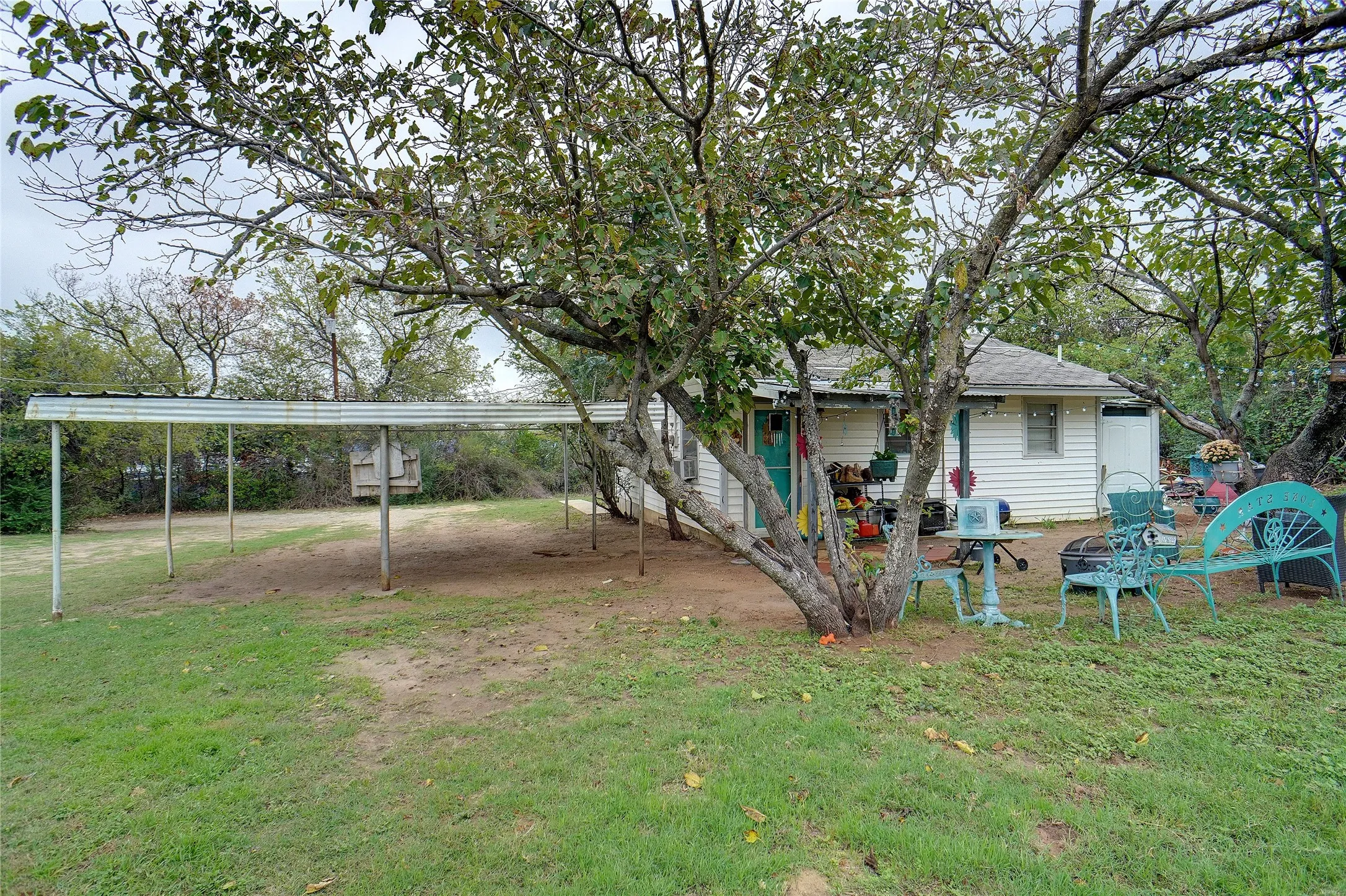 Apartment For Sale in Tarrant County , 1000 Southeast Parkway, Azle, Texas 76020, 2 Bedroom, 2 Bathroom, 2 Garage spaces, 1,716 Sqft, built in 1960, Price $315,000, mls#21358339, Real Estate Agent in Azle, Homes For Sale in Tarrant county, Homes For Sale in Azle, Realtor in Azle Texas, Real Estate Brokerage Independent Realty Texas, Luminita Cordes Realtor
