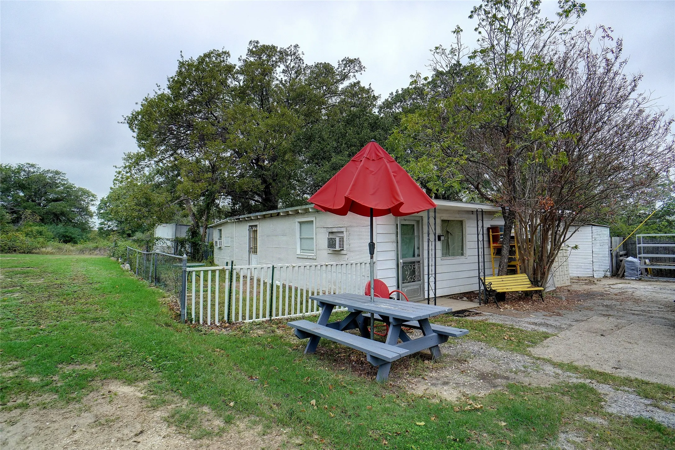 Apartment For Sale in Tarrant County , 1000 Southeast Parkway, Azle, Texas 76020, 2 Bedroom, 2 Bathroom, 2 Garage spaces, 1,716 Sqft, built in 1960, Price $315,000, mls#21358339, Real Estate Agent in Azle, Homes For Sale in Tarrant county, Homes For Sale in Azle, Realtor in Azle Texas, Real Estate Brokerage Independent Realty Texas, Luminita Cordes Realtor