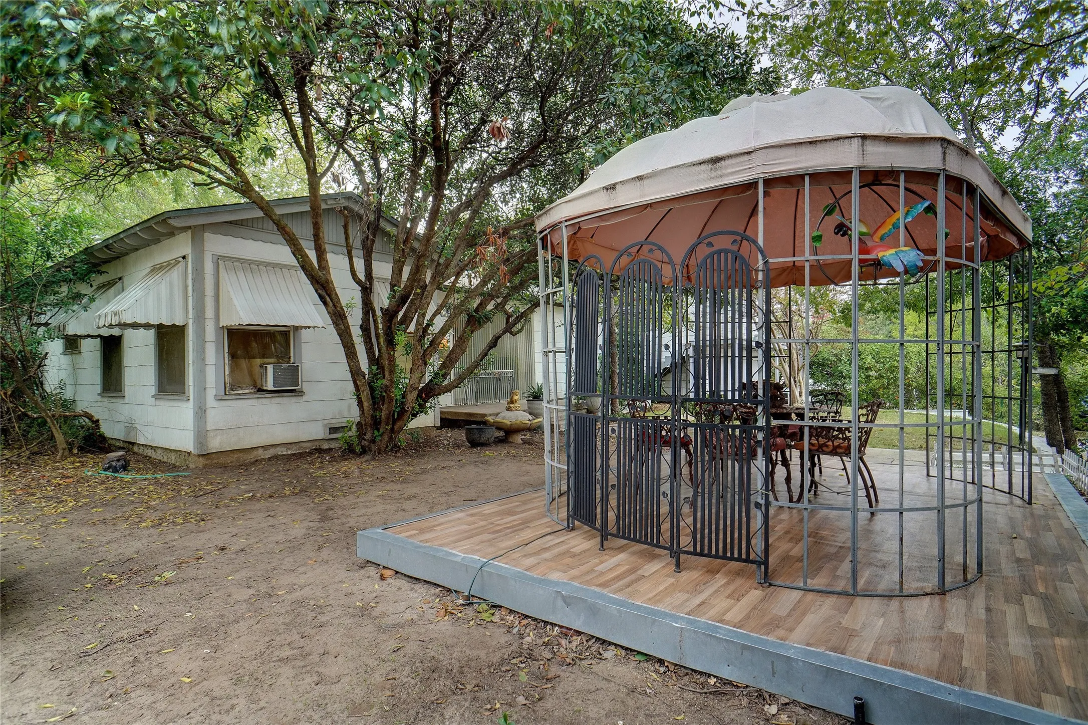 Apartment For Sale in Tarrant County , 1000 Southeast Parkway, Azle, Texas 76020, 2 Bedroom, 2 Bathroom, 2 Garage spaces, 1,716 Sqft, built in 1960, Price $315,000, mls#21358339, Real Estate Agent in Azle, Homes For Sale in Tarrant county, Homes For Sale in Azle, Realtor in Azle Texas, Real Estate Brokerage Independent Realty Texas, Luminita Cordes Realtor
