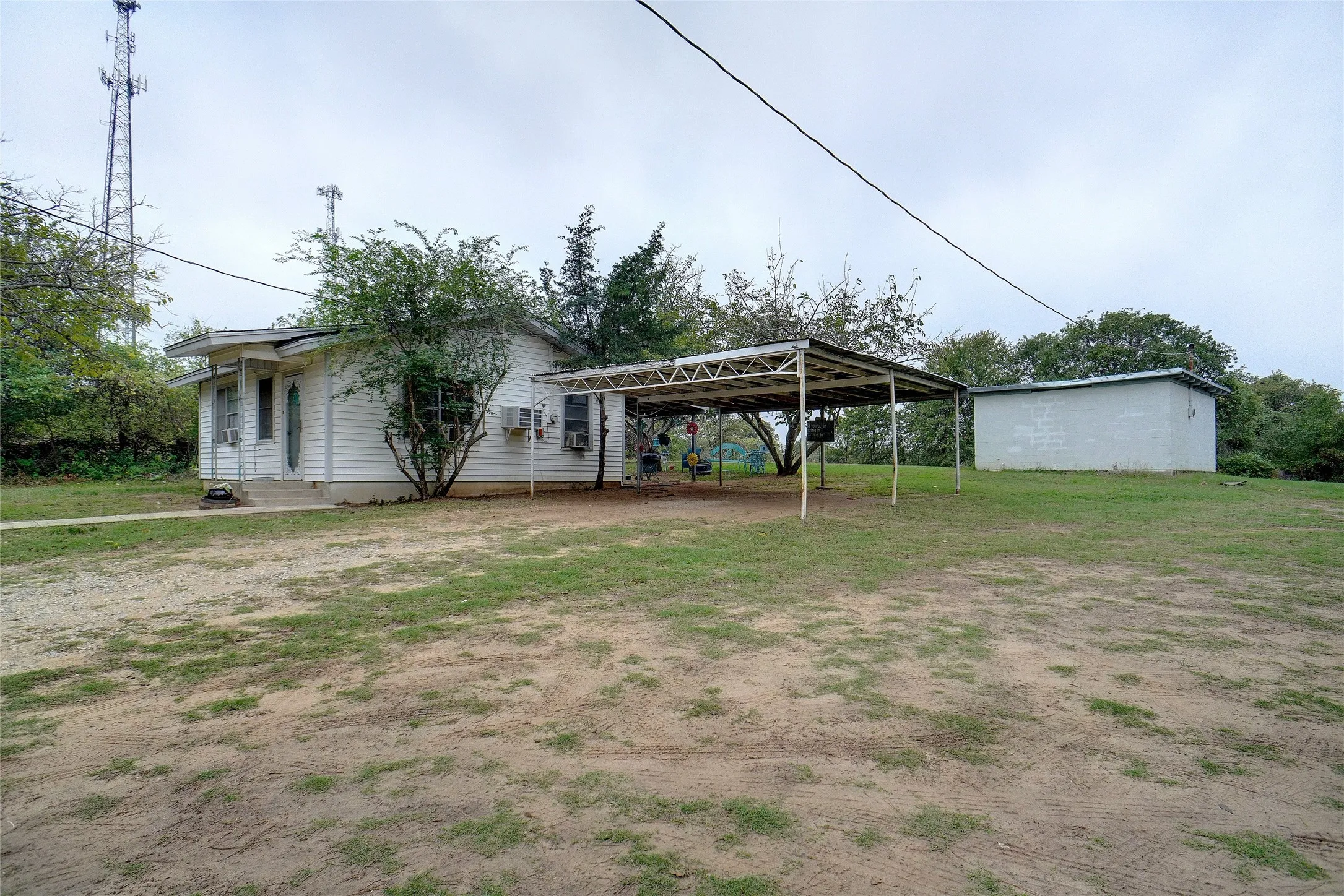Apartment For Sale in Tarrant County , 1000 Southeast Parkway, Azle, Texas 76020, 2 Bedroom, 2 Bathroom, 2 Garage spaces, 1,716 Sqft, built in 1960, Price $315,000, mls#21358339, Real Estate Agent in Azle, Homes For Sale in Tarrant county, Homes For Sale in Azle, Realtor in Azle Texas, Real Estate Brokerage Independent Realty Texas, Luminita Cordes Realtor