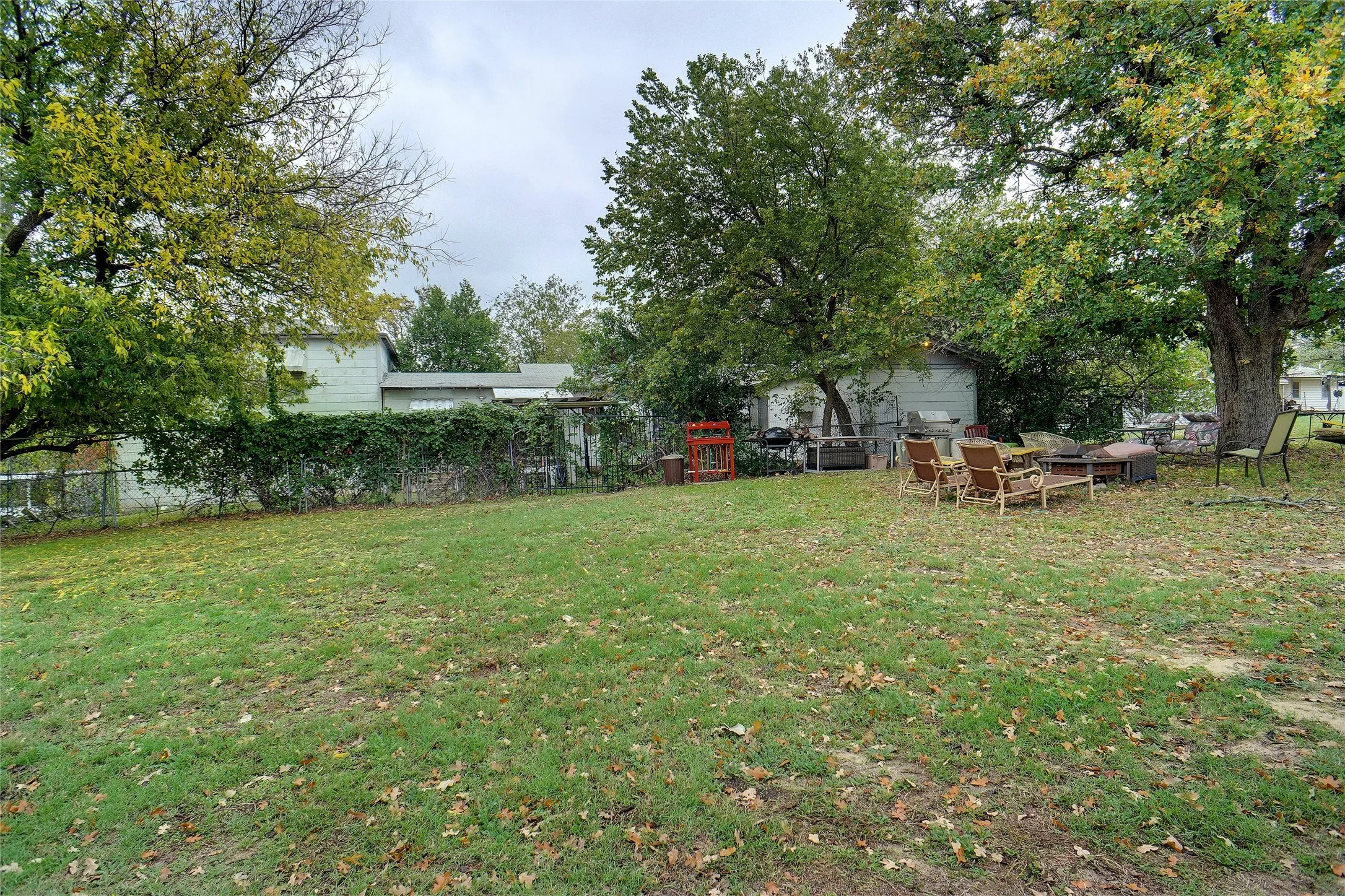 Apartment For Sale in Tarrant County , 1000 Southeast Parkway, Azle, Texas 76020, 2 Bedroom, 2 Bathroom, 2 Garage spaces, 1,716 Sqft, built in 1960, Price $315,000, mls#21358339, Real Estate Agent in Azle, Homes For Sale in Tarrant county, Homes For Sale in Azle, Realtor in Azle Texas, Real Estate Brokerage Independent Realty Texas, Luminita Cordes Realtor