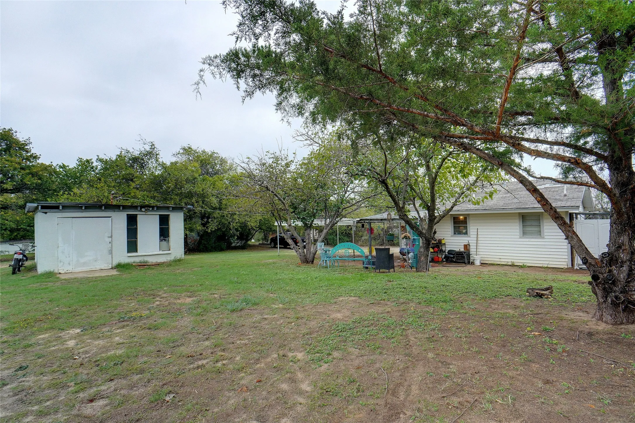 Apartment For Sale in Tarrant County , 1000 Southeast Parkway, Azle, Texas 76020, 2 Bedroom, 2 Bathroom, 2 Garage spaces, 1,716 Sqft, built in 1960, Price $315,000, mls#21358339, Real Estate Agent in Azle, Homes For Sale in Tarrant county, Homes For Sale in Azle, Realtor in Azle Texas, Real Estate Brokerage Independent Realty Texas, Luminita Cordes Realtor