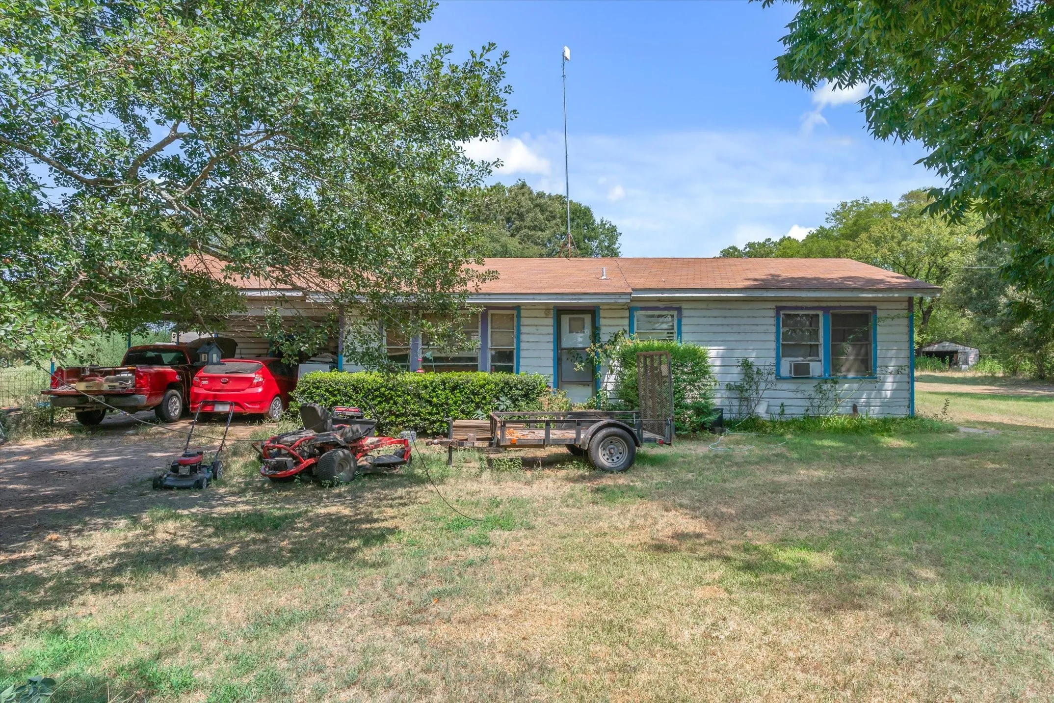 Farm For Sale in Van Zandt County , 8086 FM 17, Grand Saline, Texas 75140, 2 Bedroom, 1 Bathroom, Garage spaces, 920 Sqft, built in 1962, Price $360,000, mls#21358410, Real Estate Agent in Grand Saline, Homes For Sale in Van Zandt county, Homes For Sale in Grand Saline, Realtor in Grand Saline Texas, Real Estate Brokerage Independent Realty Texas, Luminita Cordes Realtor