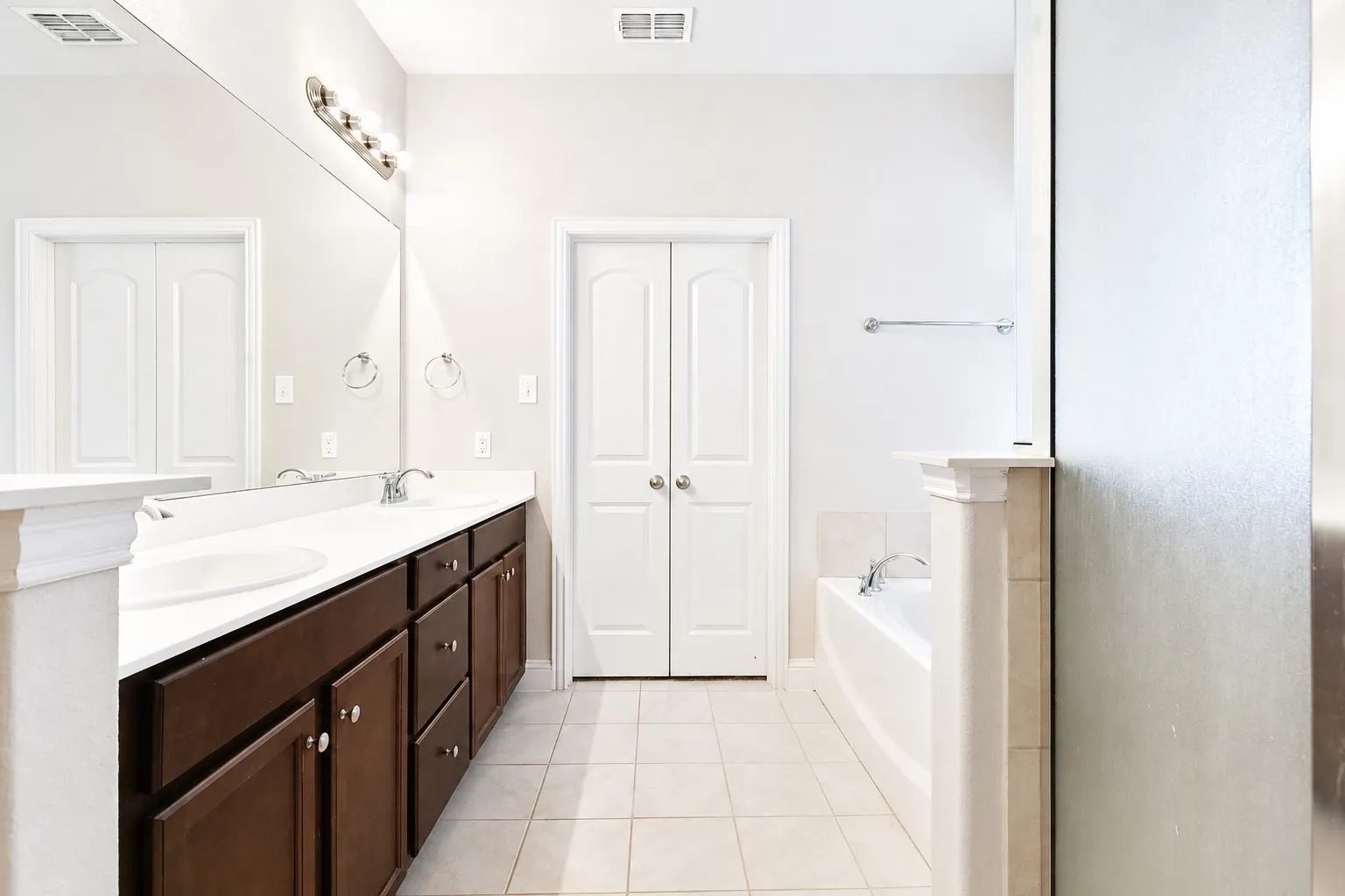 Single Family Residence For Sale in Denton County , 7304 Elm Grove Lane, Little Elm, Texas 76227, 3 Bedroom, 2 Bathroom, 2 Garage spaces, 1,802 Sqft, built in 2019, mls#21358411, Real Estate Agent in Little Elm, Homes For Sale in Denton county, Homes For Sale in Little Elm, Realtor in Little Elm Texas, Real Estate Brokerage Independent Realty Texas, Luminita Cordes Realtor