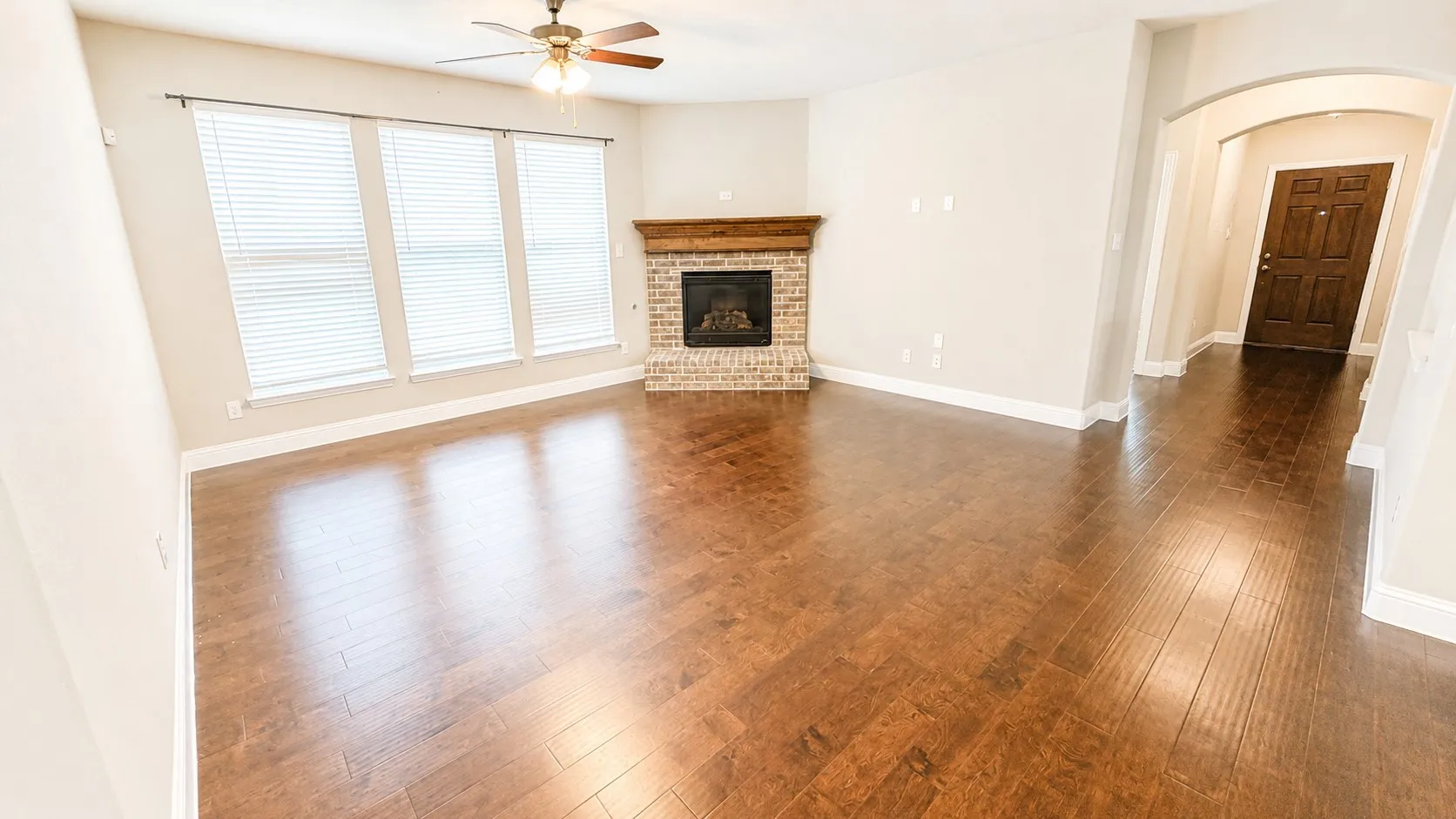 Single Family Residence For Sale in Denton County , 7304 Elm Grove Lane, Little Elm, Texas 76227, 3 Bedroom, 2 Bathroom, 2 Garage spaces, 1,802 Sqft, built in 2019, mls#21358411, Real Estate Agent in Little Elm, Homes For Sale in Denton county, Homes For Sale in Little Elm, Realtor in Little Elm Texas, Real Estate Brokerage Independent Realty Texas, Luminita Cordes Realtor
