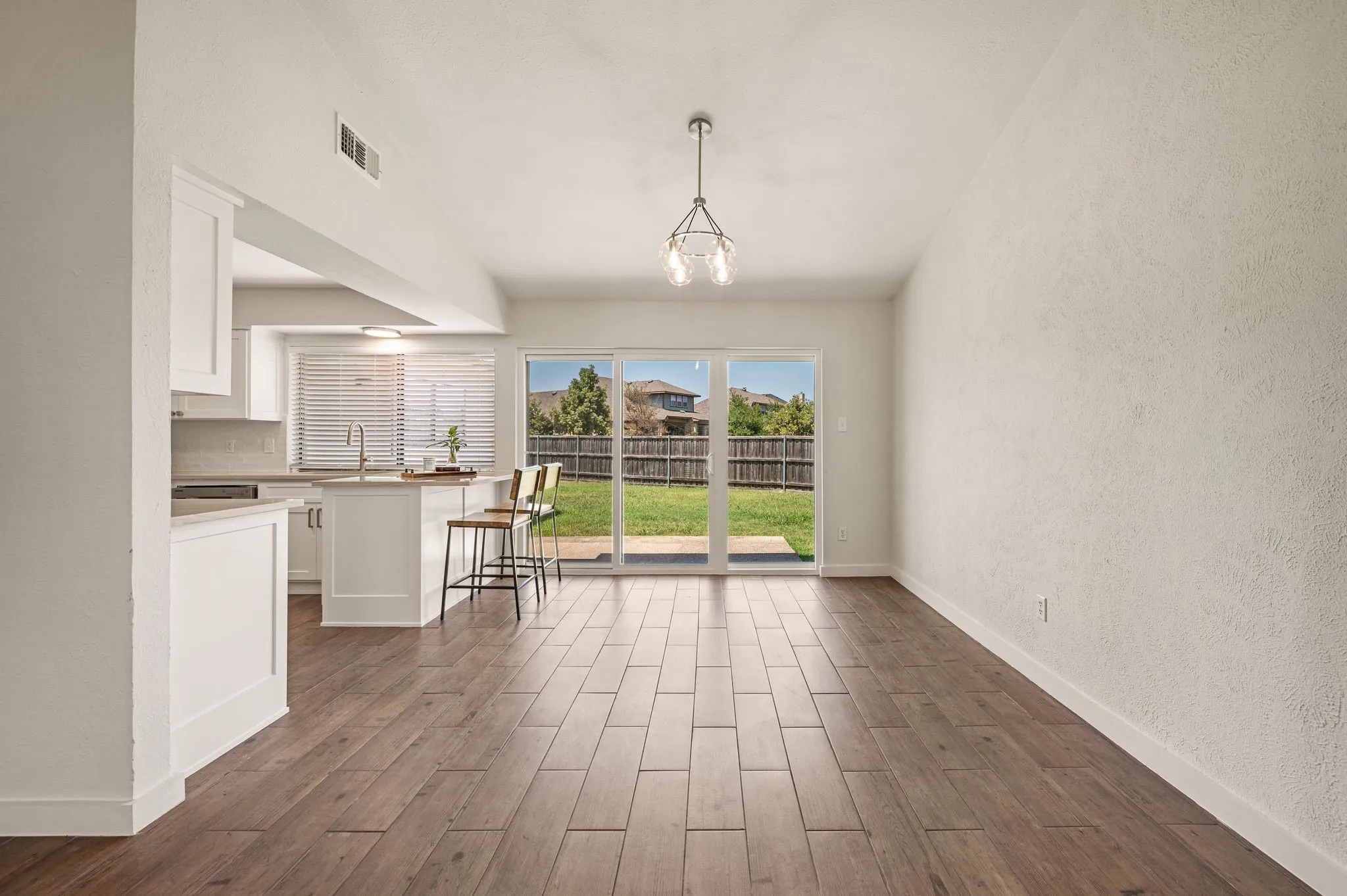Single Family Residence For Rent in Denton County , 5424 Gregory Drive, Flower Mound, Texas 75028, 3 Bedroom, 2 Bathroom, 2 Garage spaces, 1,668 Sqft, built in 1984, mls#21358396, Real Estate Agent in Flower Mound, Homes For Rent in Denton county, Homes For Rent in Flower Mound, Realtor in Flower Mound Texas, Real Estate Brokerage Independent Realty Texas, Luminita Cordes Realtor