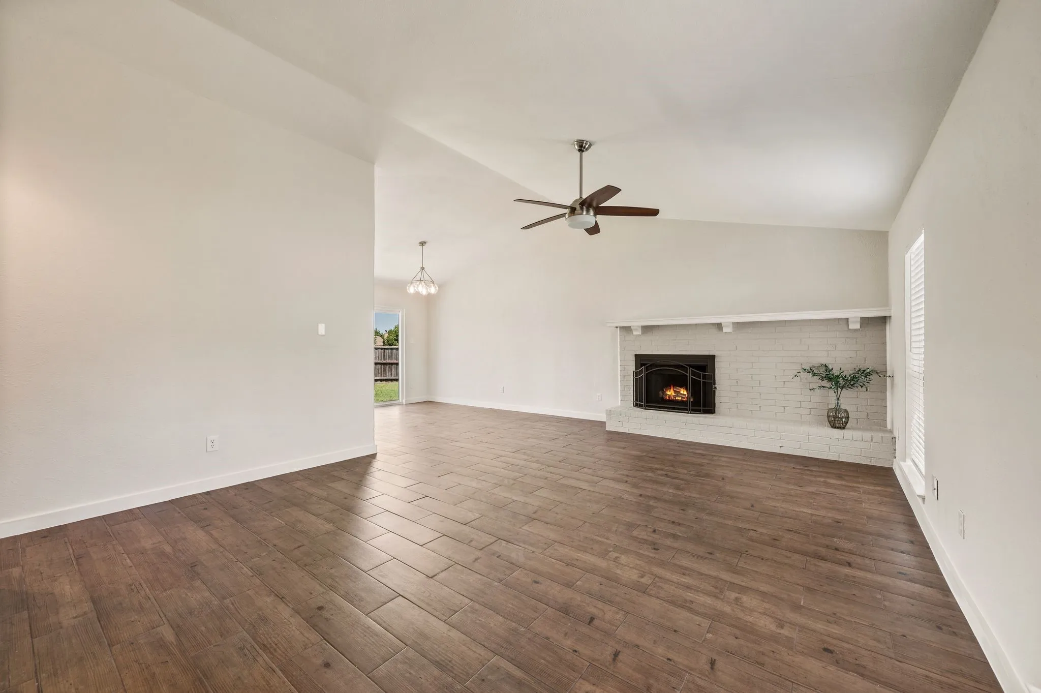 Single Family Residence For Rent in Denton County , 5424 Gregory Drive, Flower Mound, Texas 75028, 3 Bedroom, 2 Bathroom, 2 Garage spaces, 1,668 Sqft, built in 1984, mls#21358396, Real Estate Agent in Flower Mound, Homes For Rent in Denton county, Homes For Rent in Flower Mound, Realtor in Flower Mound Texas, Real Estate Brokerage Independent Realty Texas, Luminita Cordes Realtor