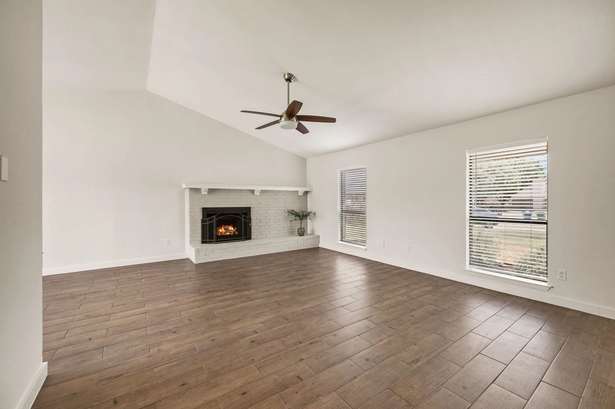 Single Family Residence For Rent in Denton County , 5424 Gregory Drive, Flower Mound, Texas 75028, 3 Bedroom, 2 Bathroom, 2 Garage spaces, 1,668 Sqft, built in 1984, mls#21358396, Real Estate Agent in Flower Mound, Homes For Rent in Denton county, Homes For Rent in Flower Mound, Realtor in Flower Mound Texas, Real Estate Brokerage Independent Realty Texas, Luminita Cordes Realtor