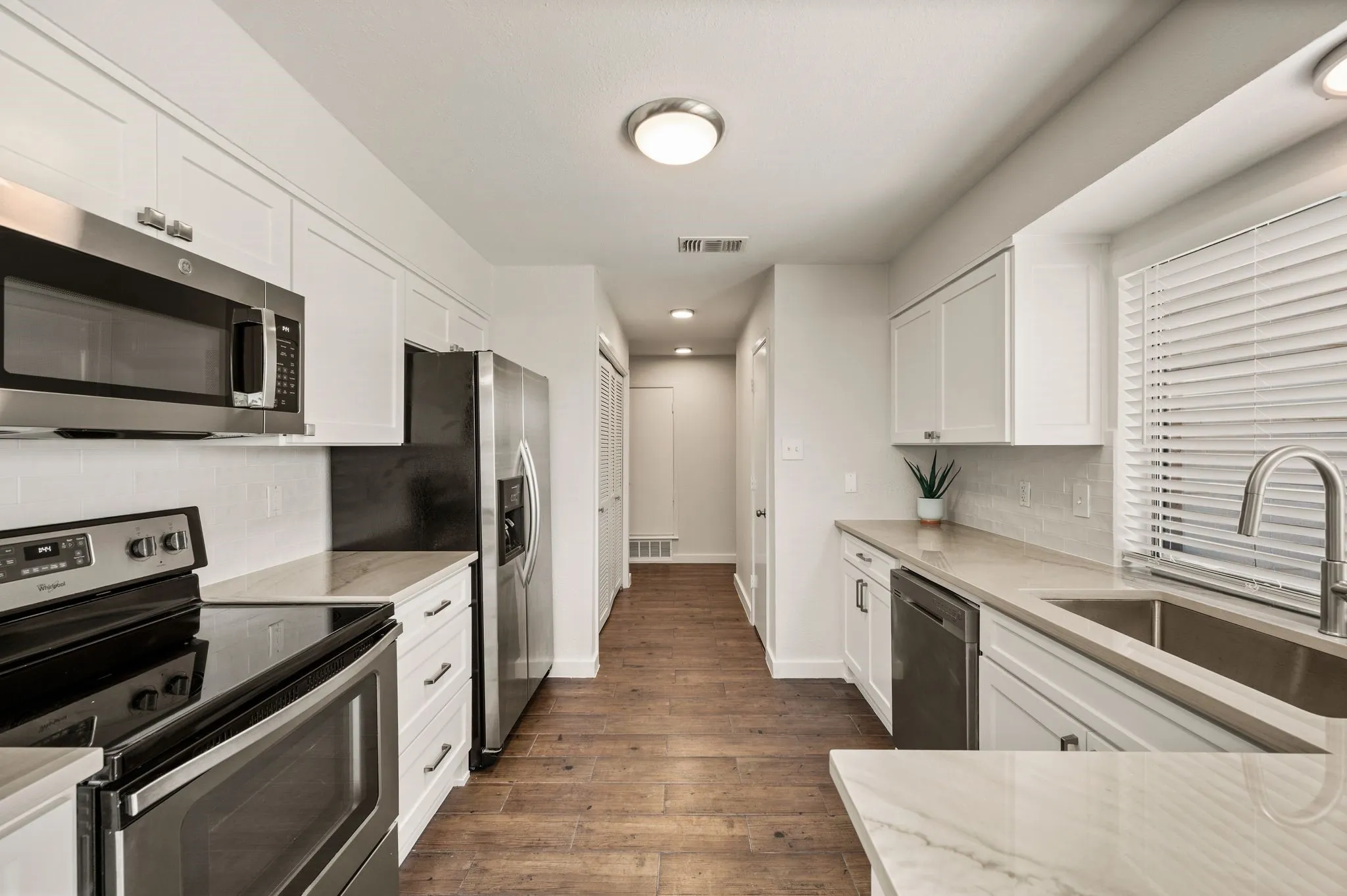 Single Family Residence For Rent in Denton County , 5424 Gregory Drive, Flower Mound, Texas 75028, 3 Bedroom, 2 Bathroom, 2 Garage spaces, 1,668 Sqft, built in 1984, mls#21358396, Real Estate Agent in Flower Mound, Homes For Rent in Denton county, Homes For Rent in Flower Mound, Realtor in Flower Mound Texas, Real Estate Brokerage Independent Realty Texas, Luminita Cordes Realtor