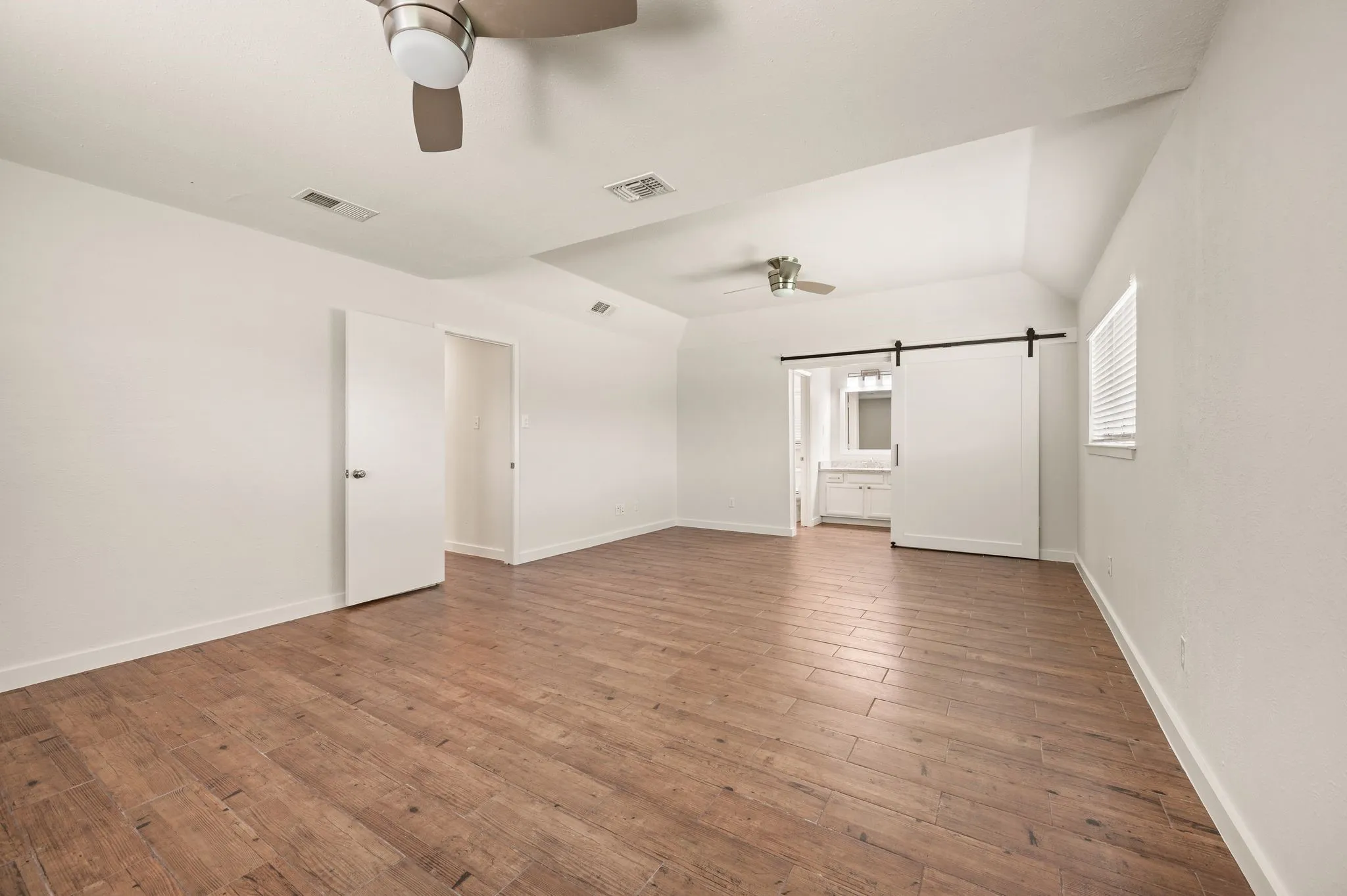 Single Family Residence For Rent in Denton County , 5424 Gregory Drive, Flower Mound, Texas 75028, 3 Bedroom, 2 Bathroom, 2 Garage spaces, 1,668 Sqft, built in 1984, mls#21358396, Real Estate Agent in Flower Mound, Homes For Rent in Denton county, Homes For Rent in Flower Mound, Realtor in Flower Mound Texas, Real Estate Brokerage Independent Realty Texas, Luminita Cordes Realtor