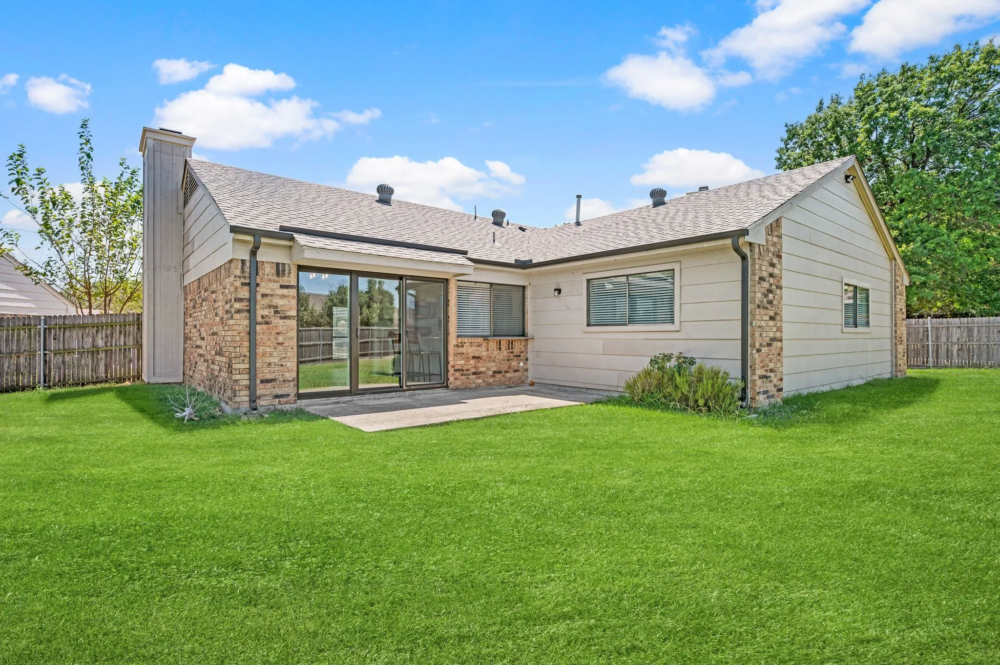 Single Family Residence For Rent in Denton County , 5424 Gregory Drive, Flower Mound, Texas 75028, 3 Bedroom, 2 Bathroom, 2 Garage spaces, 1,668 Sqft, built in 1984, mls#21358396, Real Estate Agent in Flower Mound, Homes For Rent in Denton county, Homes For Rent in Flower Mound, Realtor in Flower Mound Texas, Real Estate Brokerage Independent Realty Texas, Luminita Cordes Realtor